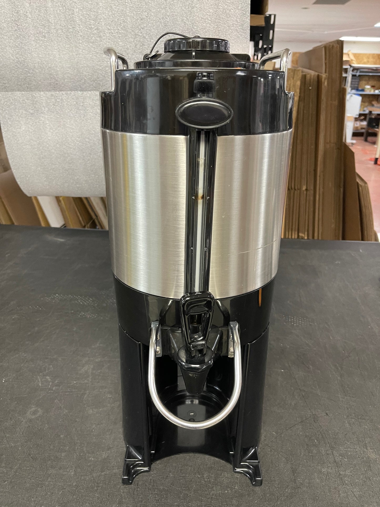 Used Bunn 44050 TF 1.5 Gallon Stainless Steel Coffee Server with Sight Gauge and Base