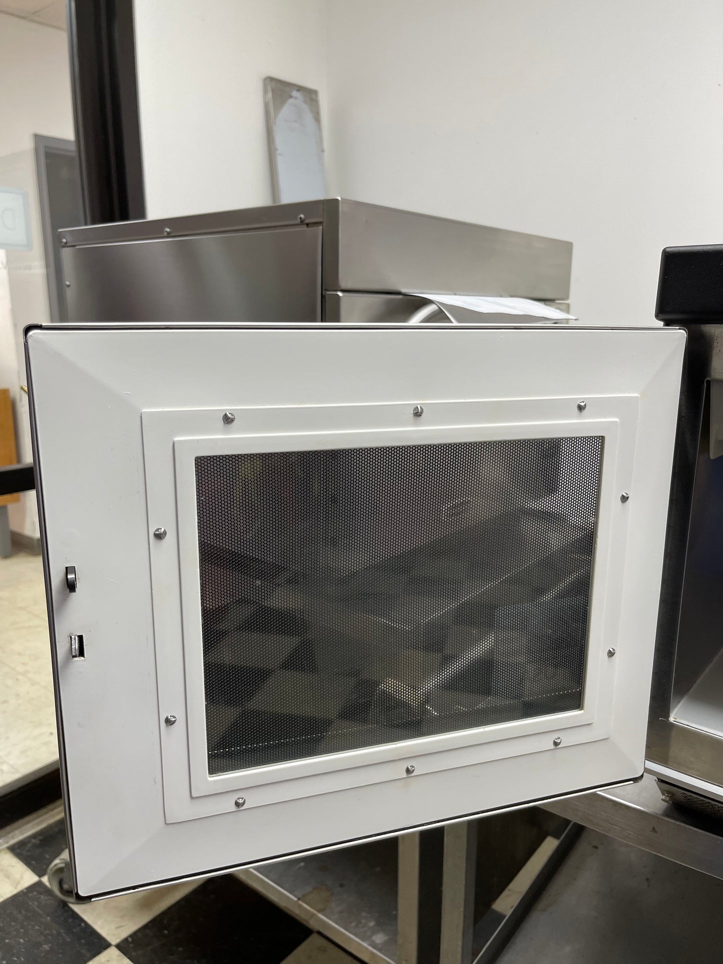 Used Amana Menumaster MRC22S2 Commercial Microwave 2200 Watt with Screen 220V