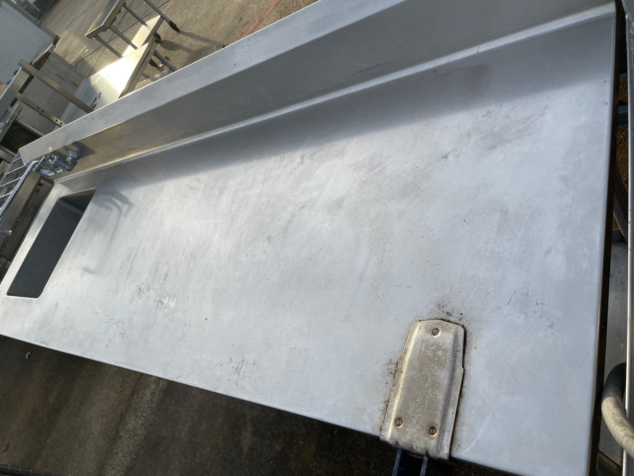 Used 90" Advance Tabco Stainless Steel Table with Sink - SS280 - Falcon Restaurant Supply - 3