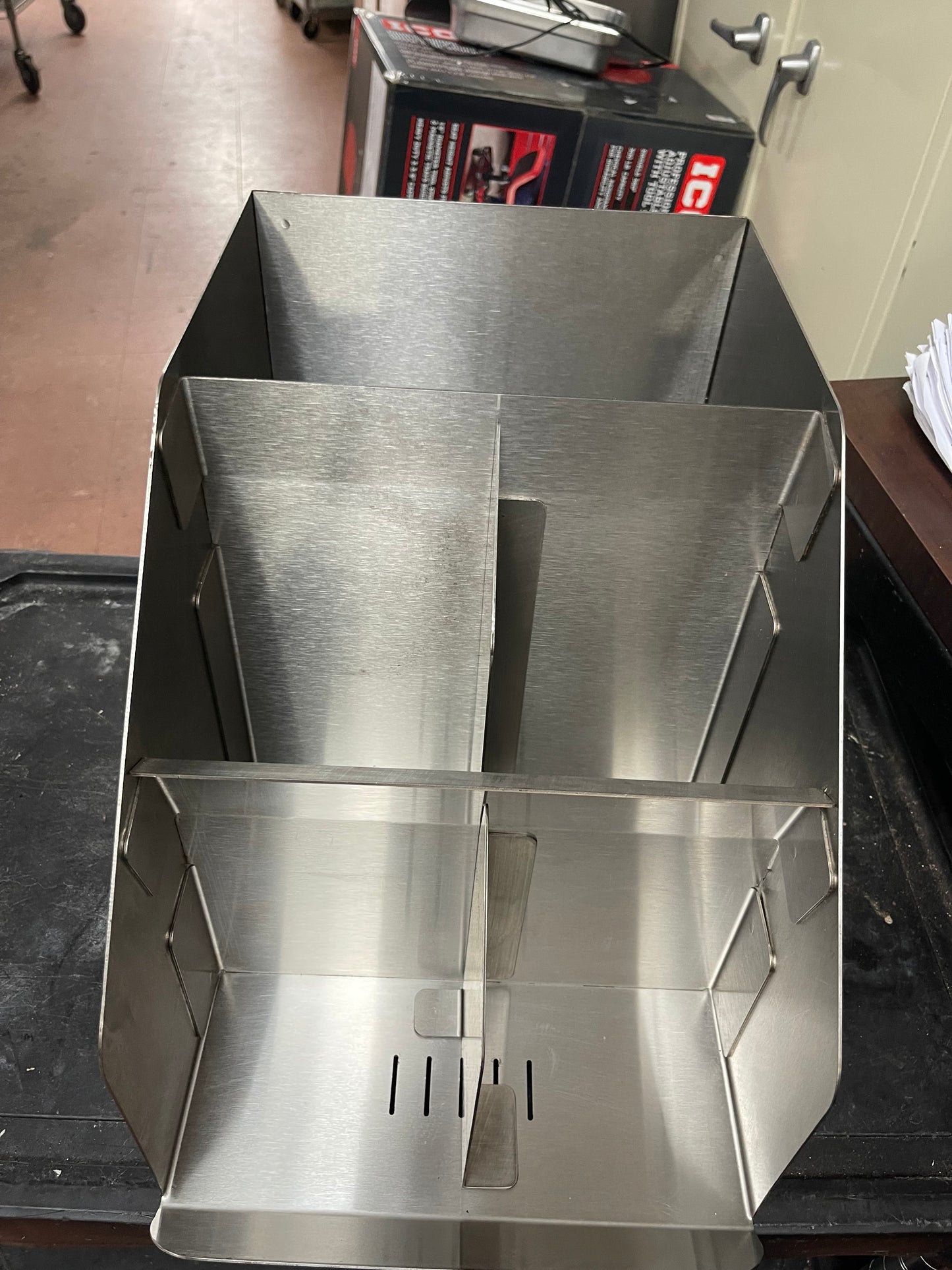 Used 5-Section Stainless Steel Countertop Dtink Cup / Lid / Condiment Organizer