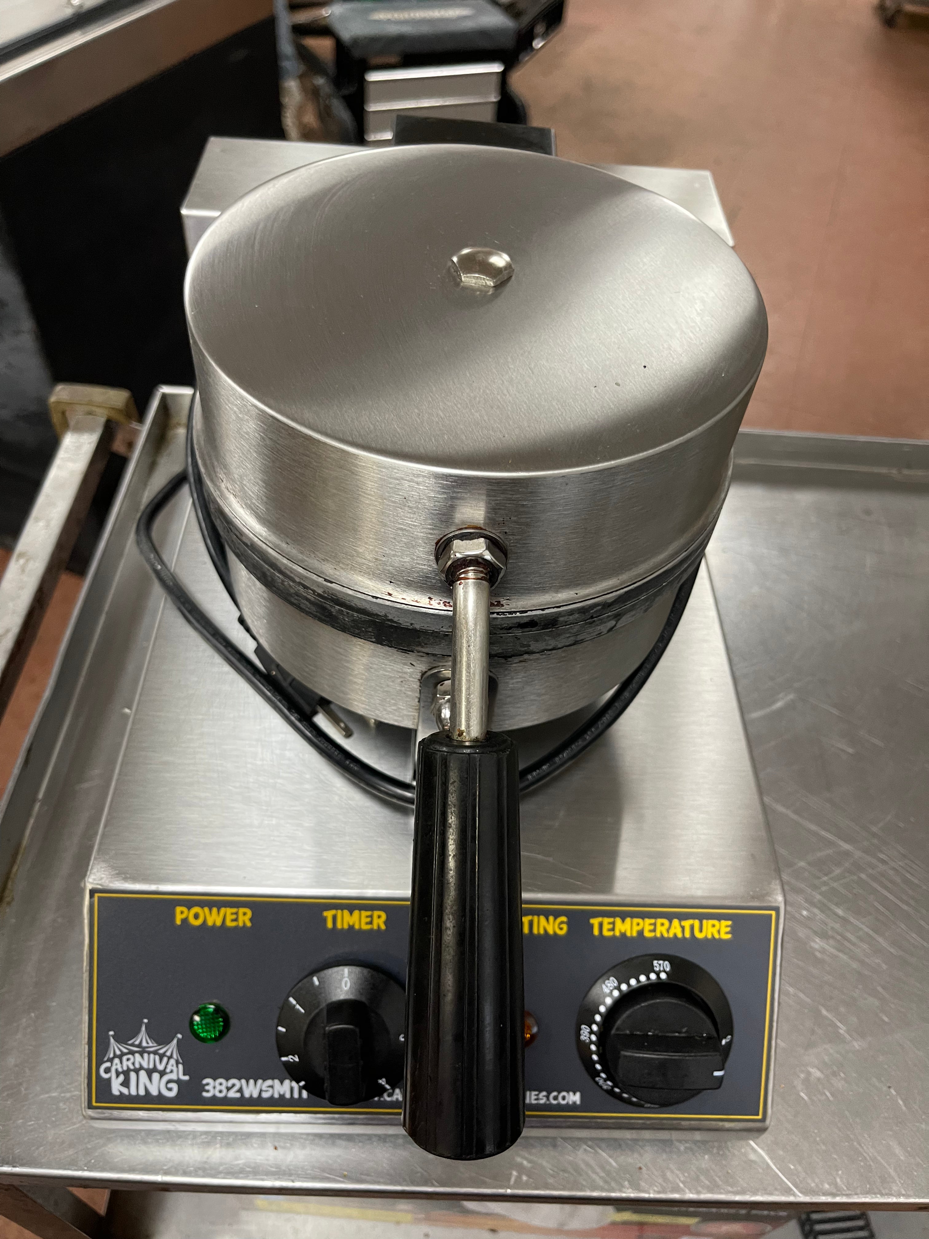 Used Carnival King WSM11 Non-Stick Single Waffle Maker Cooker with Timer 120V