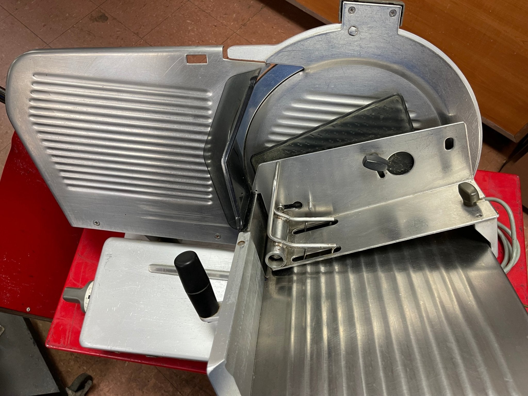Used Bizebra SE 8 13” Professional Manual Commercial Deli Meat Slicer 120V