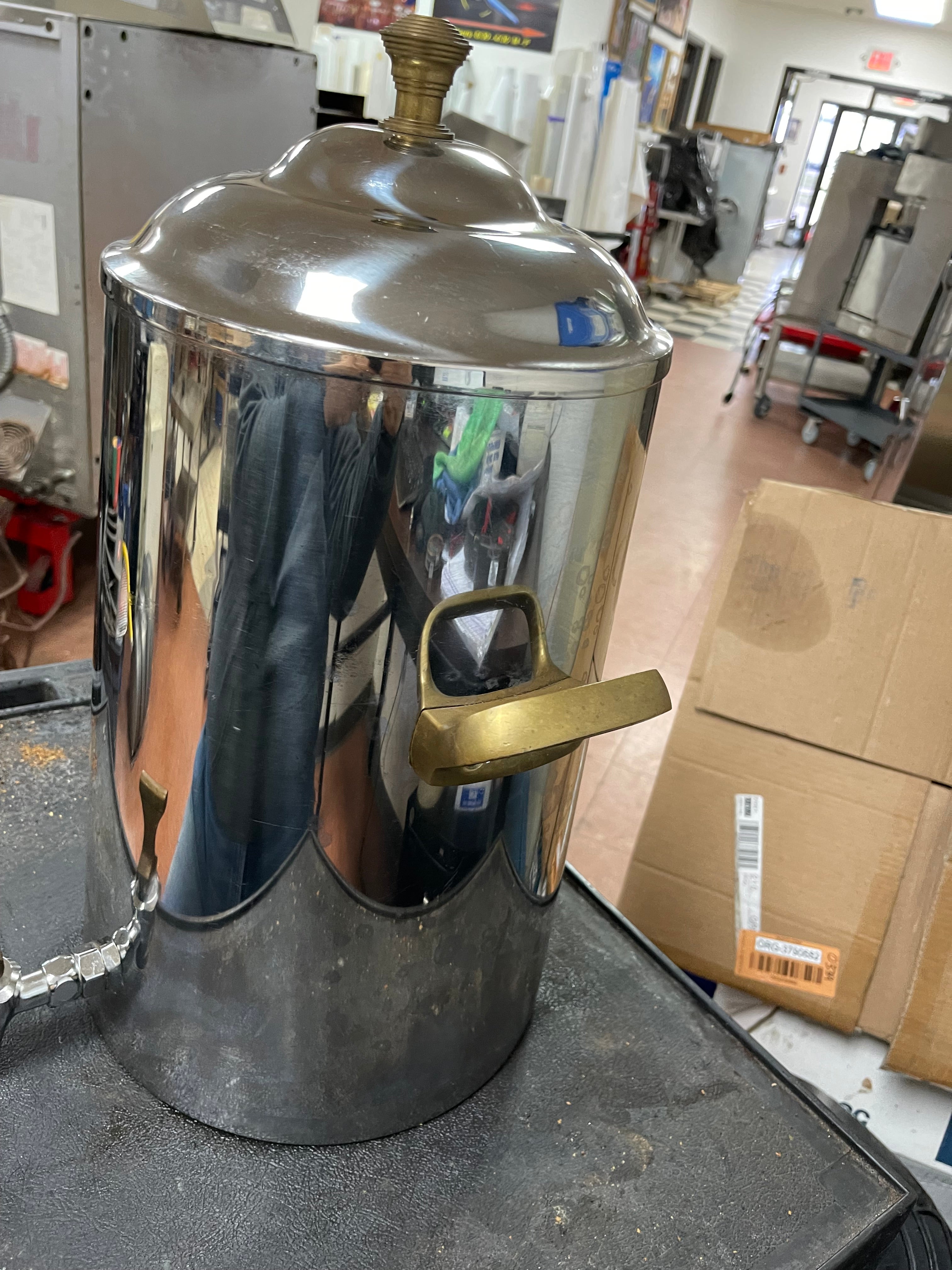 Used Eastern Stainless Steel/Brass Accents Insulated Beverage Coffee/Tea Urn 3 Gallon