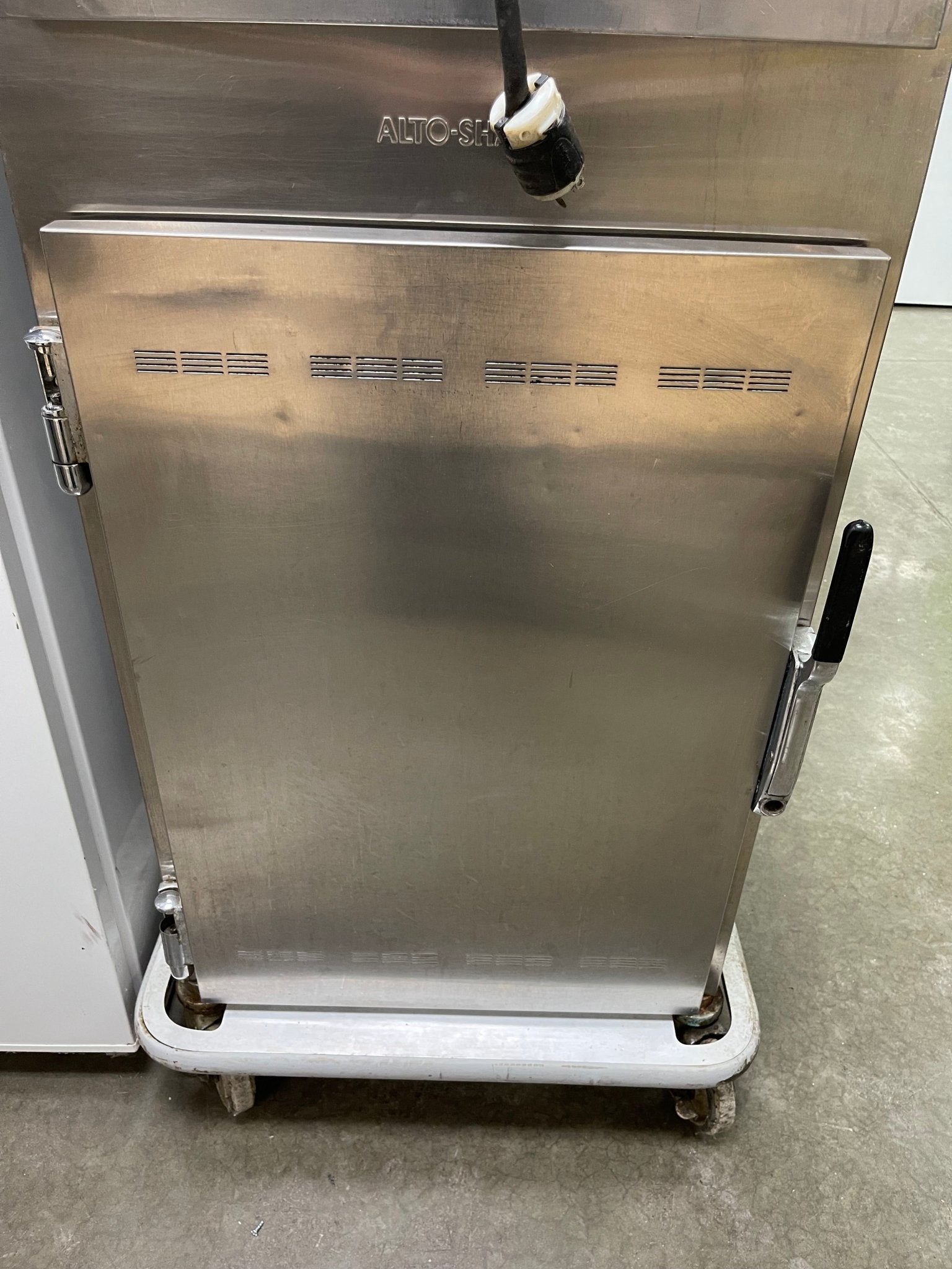 Used Alto - Shaam 1000 - UP Mobile Dutch Door 16 Pan Heated Holding Warming Cabinet 120V - Falcon Restaurant Supply - 3