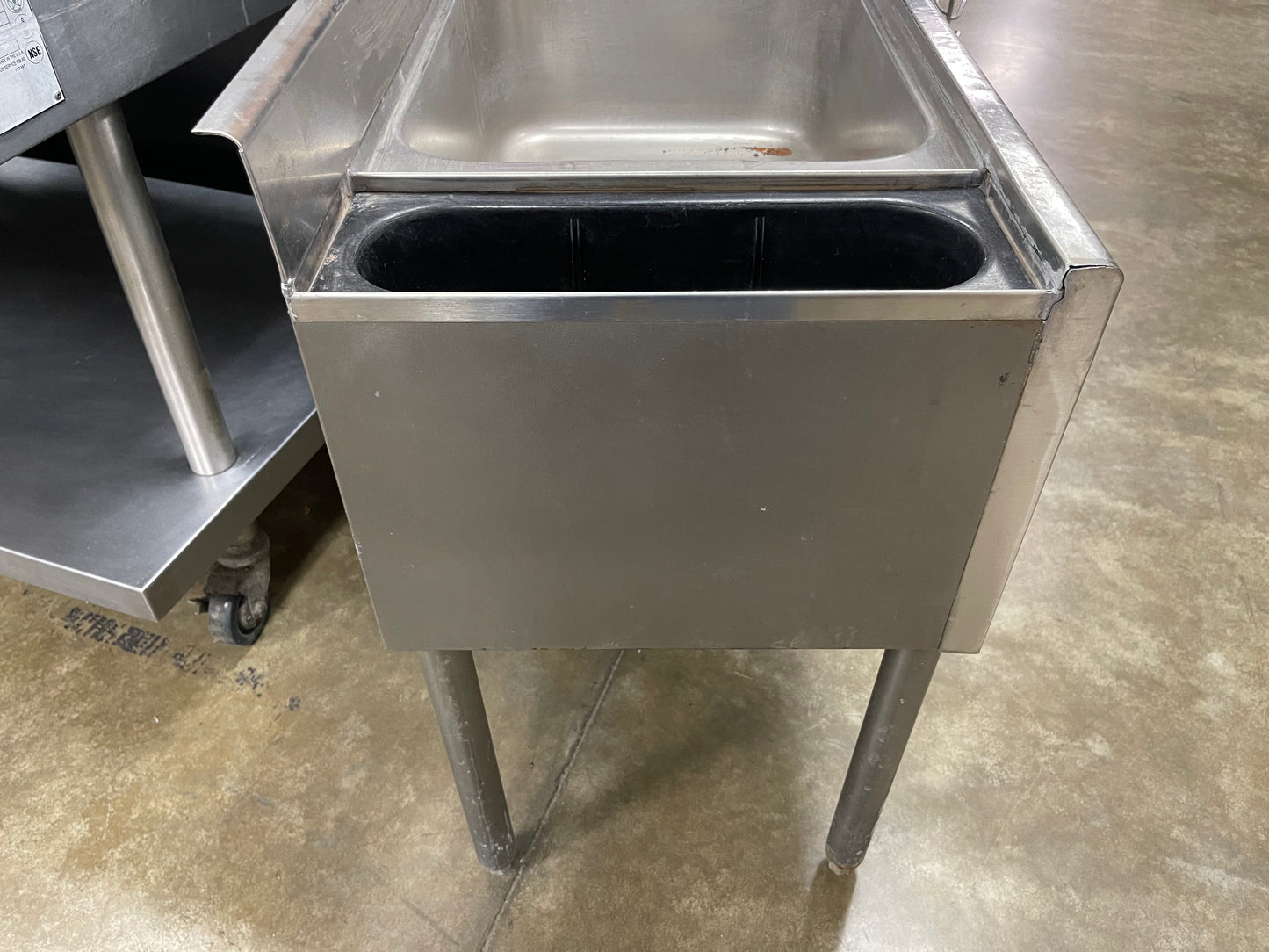 Regency 36"x18" Underbar Ice Bin with 7 Circuit Post-Mix Cold Plate and Bottle Holders