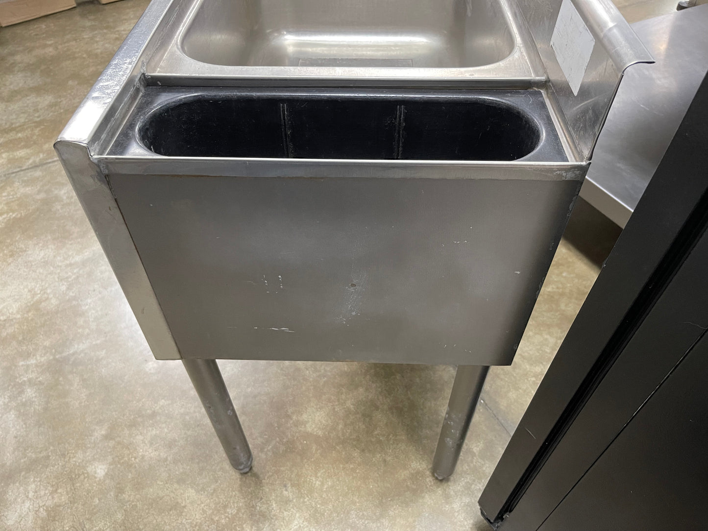 Regency 36"x18" Underbar Ice Bin with 7 Circuit Post-Mix Cold Plate and Bottle Holders