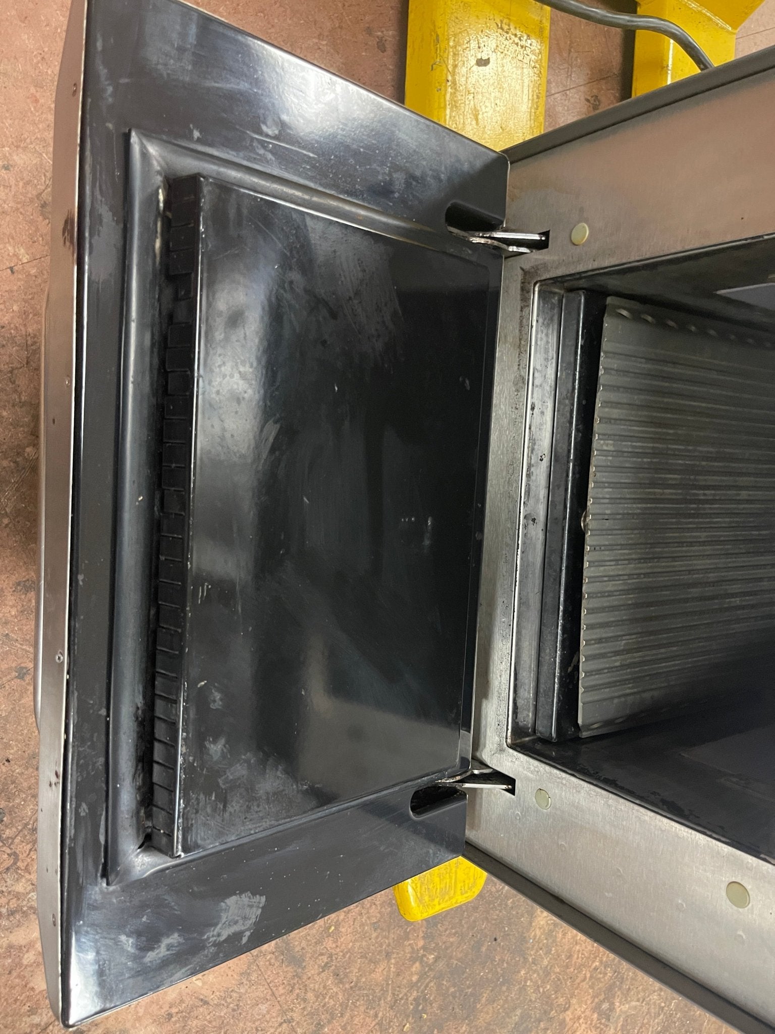 Used Merrychef eikon e4 High-Speed Accelerated Cooking Countertop Oven 220V