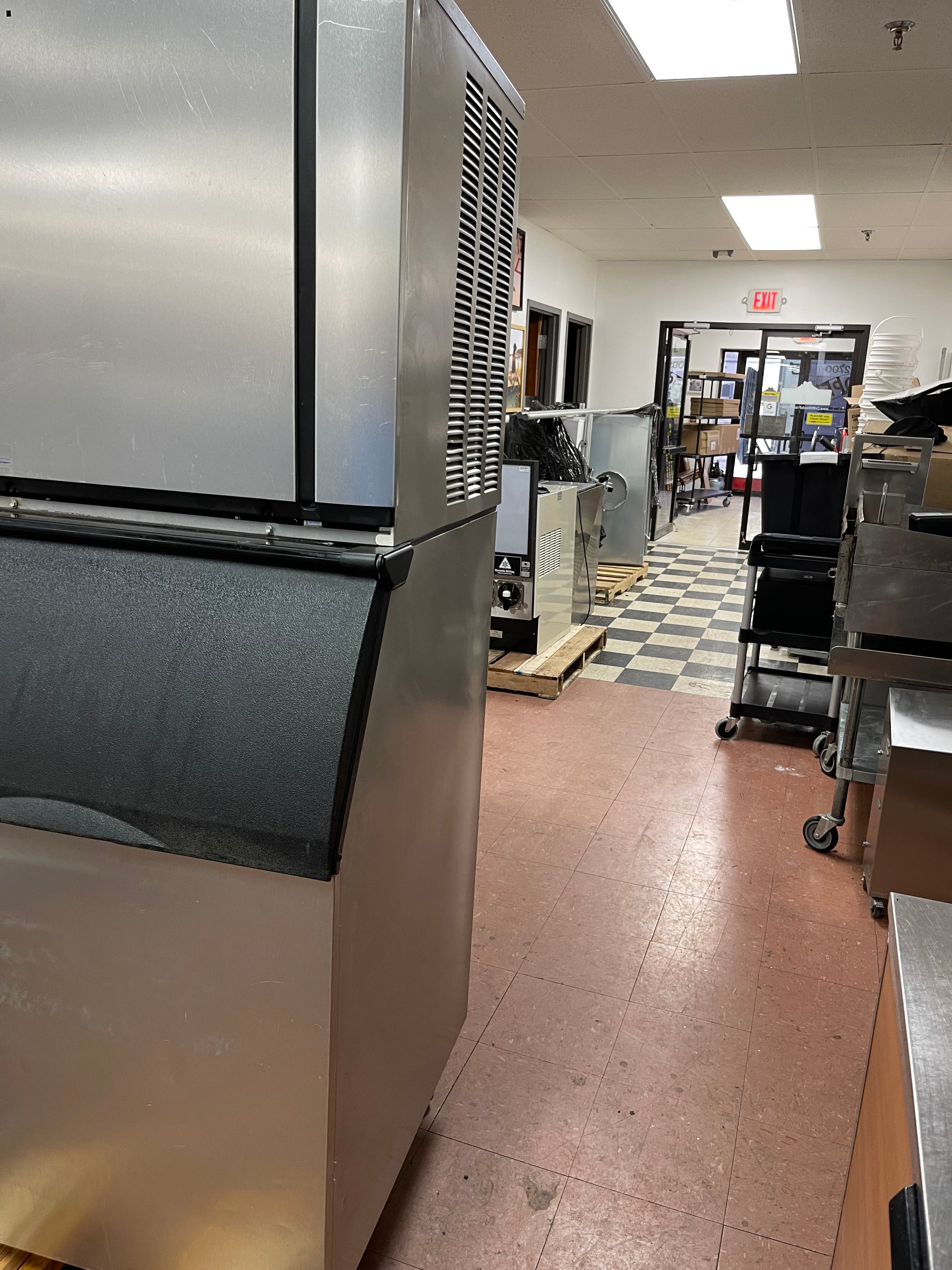 Used Ice-O-Matic CIM1136HA/B55PS 932lb Half Cube Ice Machine w/ Bin 220V SB