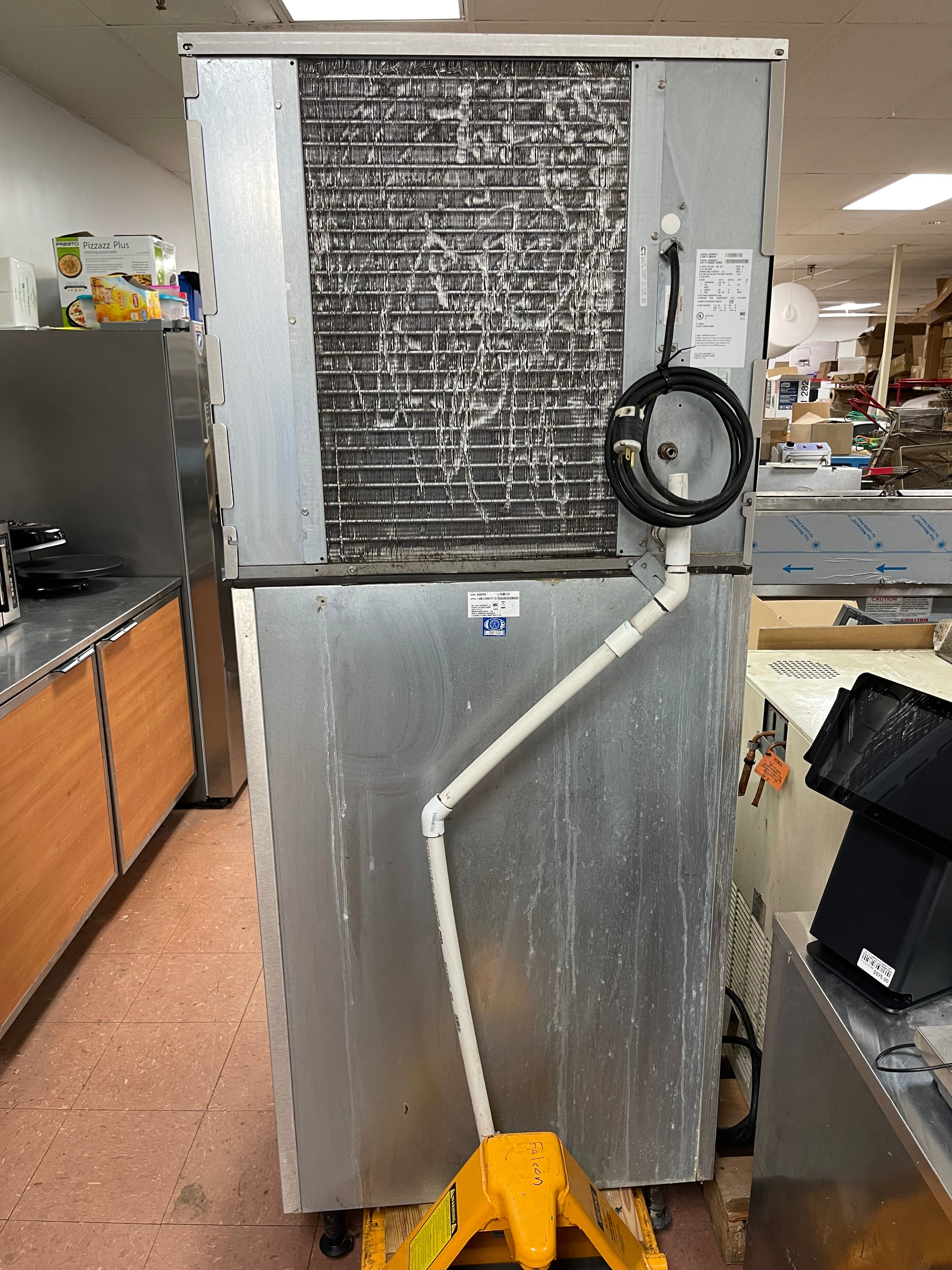 Used Ice-O-Matic CIM1136HA/B55PS 932lb Half Cube Ice Machine w/ Bin 220V SB