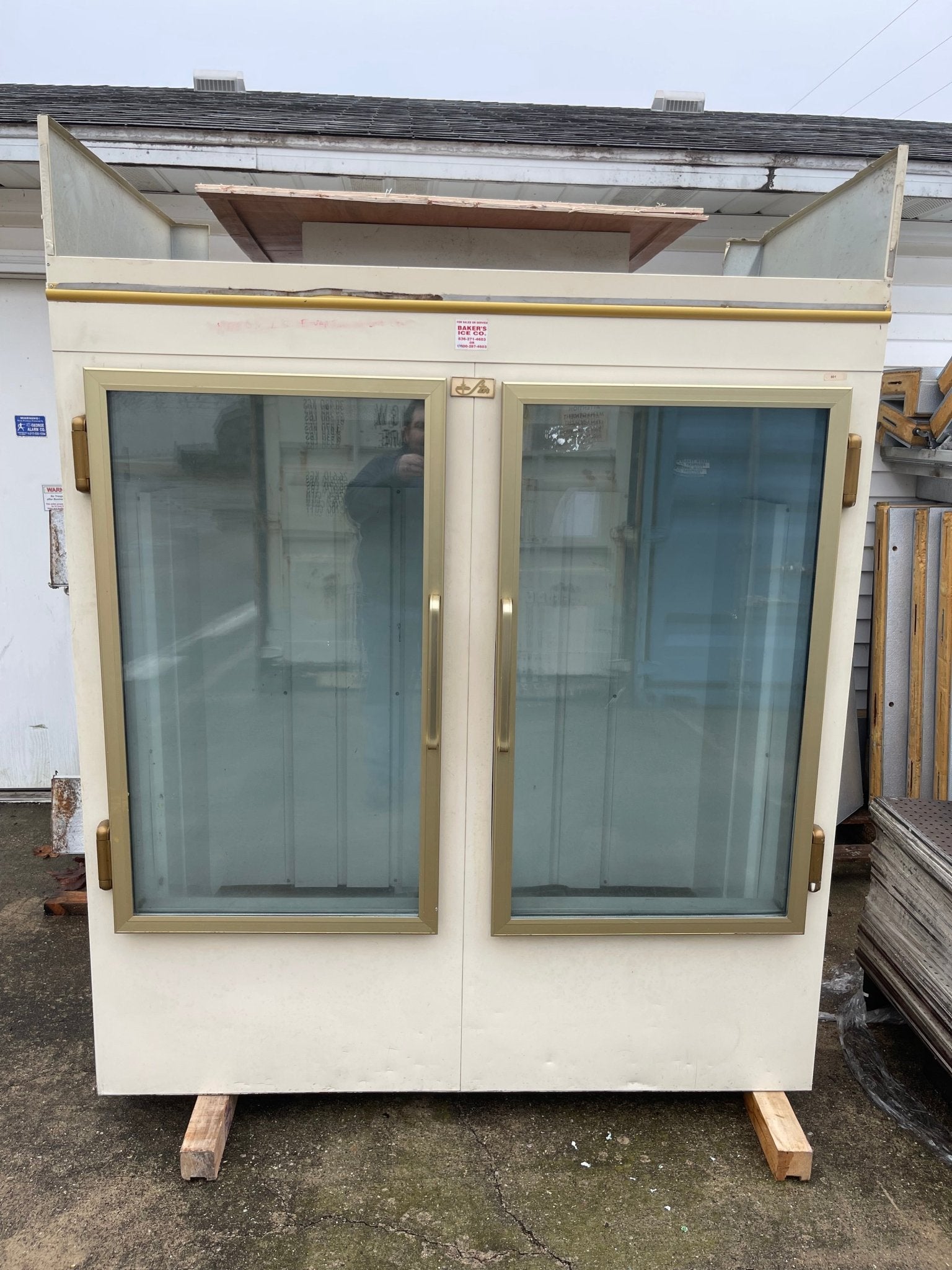 Used Star 4875101 2 Door Indoor Commercial bag Ice Merchandiser Freezer 120V - Falcon Restaurant Supply - 1
