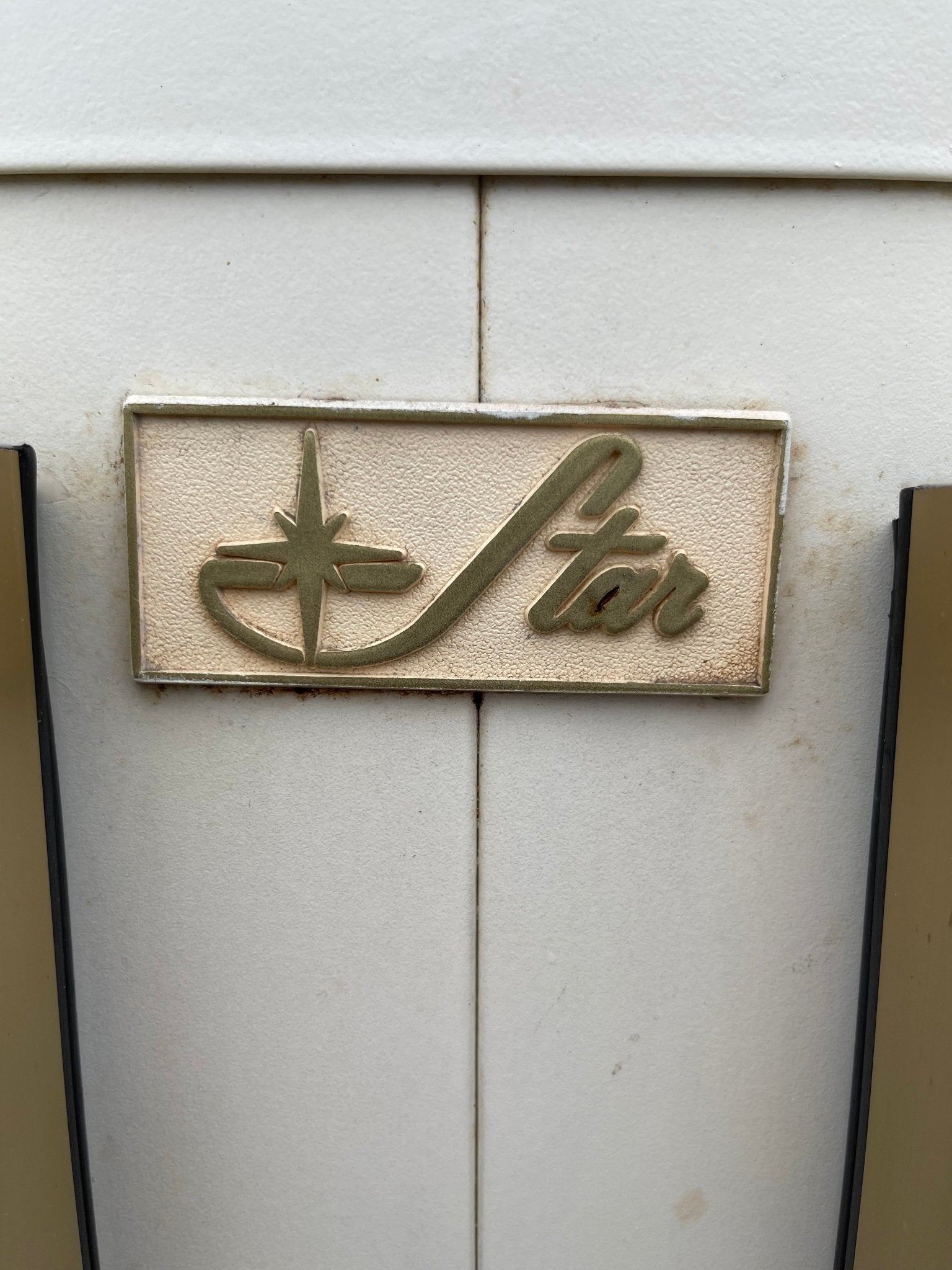 Used Star 4875101 2 Door Indoor Commercial bag Ice Merchandiser Freezer 120V - Falcon Restaurant Supply - 4