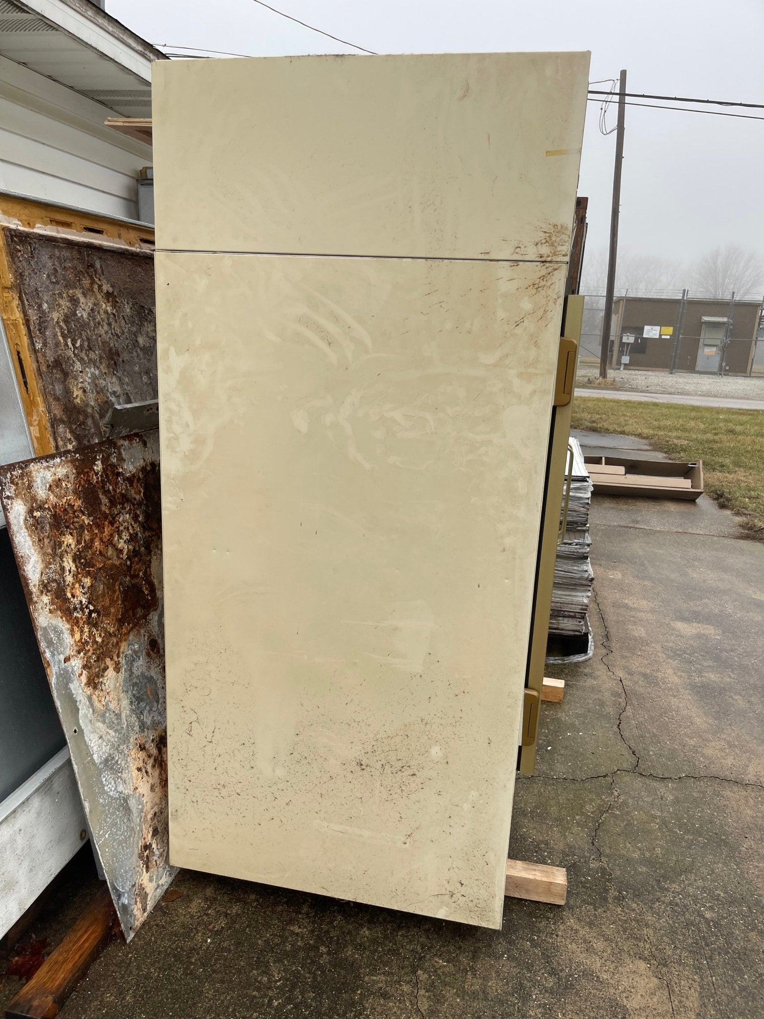 Used Star 4875101 2 Door Indoor Commercial bag Ice Merchandiser Freezer 120V - Falcon Restaurant Supply - 7