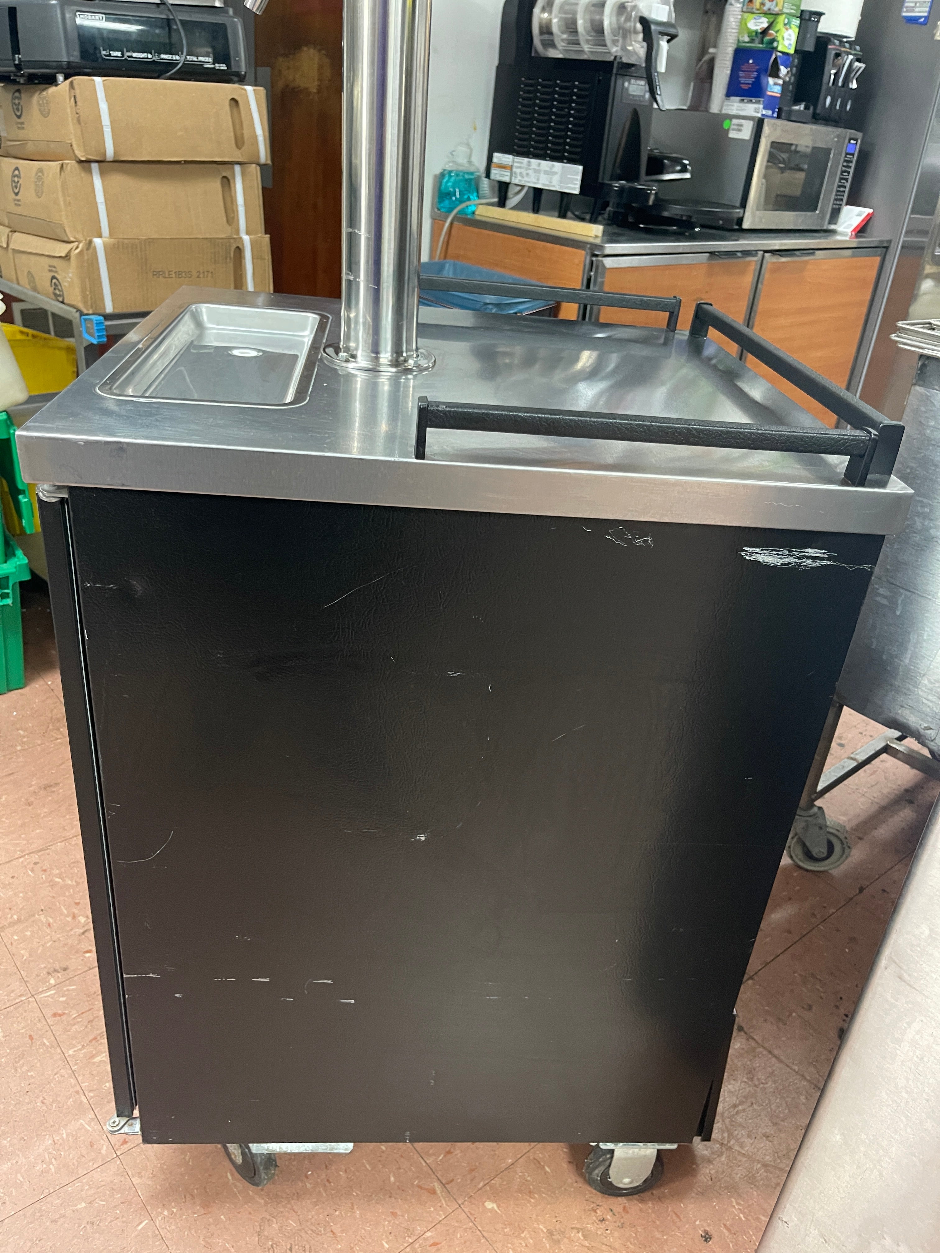 Used Beverage-Air BM23HC-B-WINE Kegerator Wine Dispenser 1/2 Keg Capacity 120V