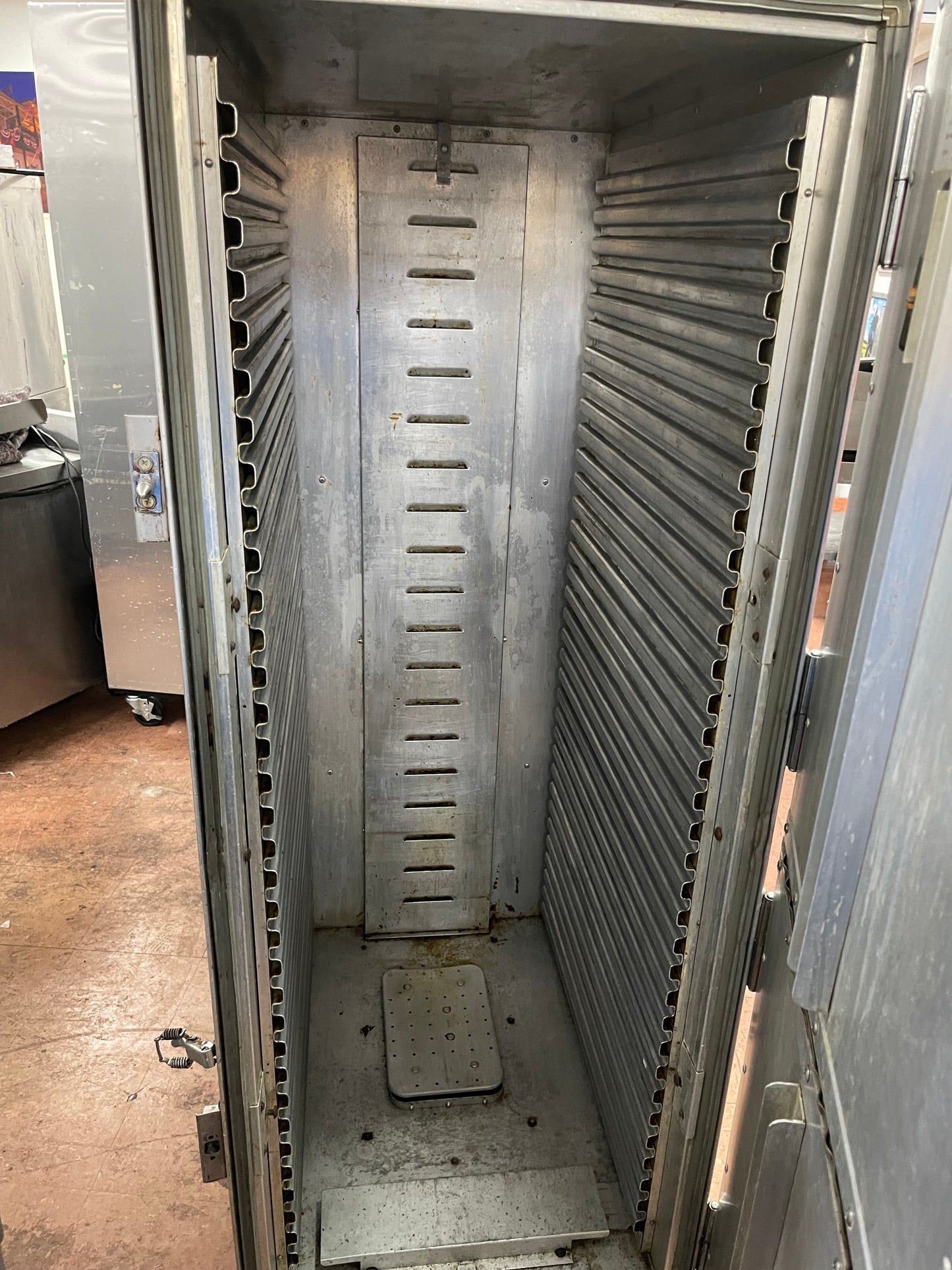 Used CRES COR Crown-X Full Height Non -Insulated Heated Holding Cabinet Food Warmer 34Pan 120V 2000Watt