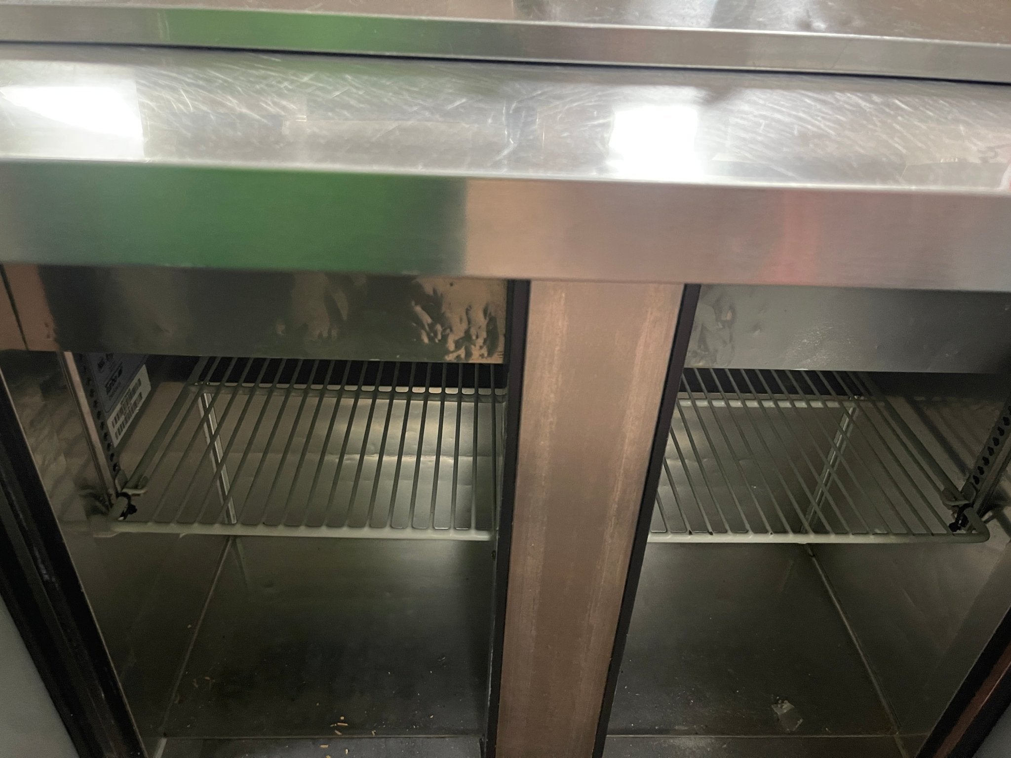 Used 36" Turbo Air MST - 36 - 15 Mega Top 2 Door Refrigerated Sandwich Prep Table 120V - Falcon Restaurant Supply - 4