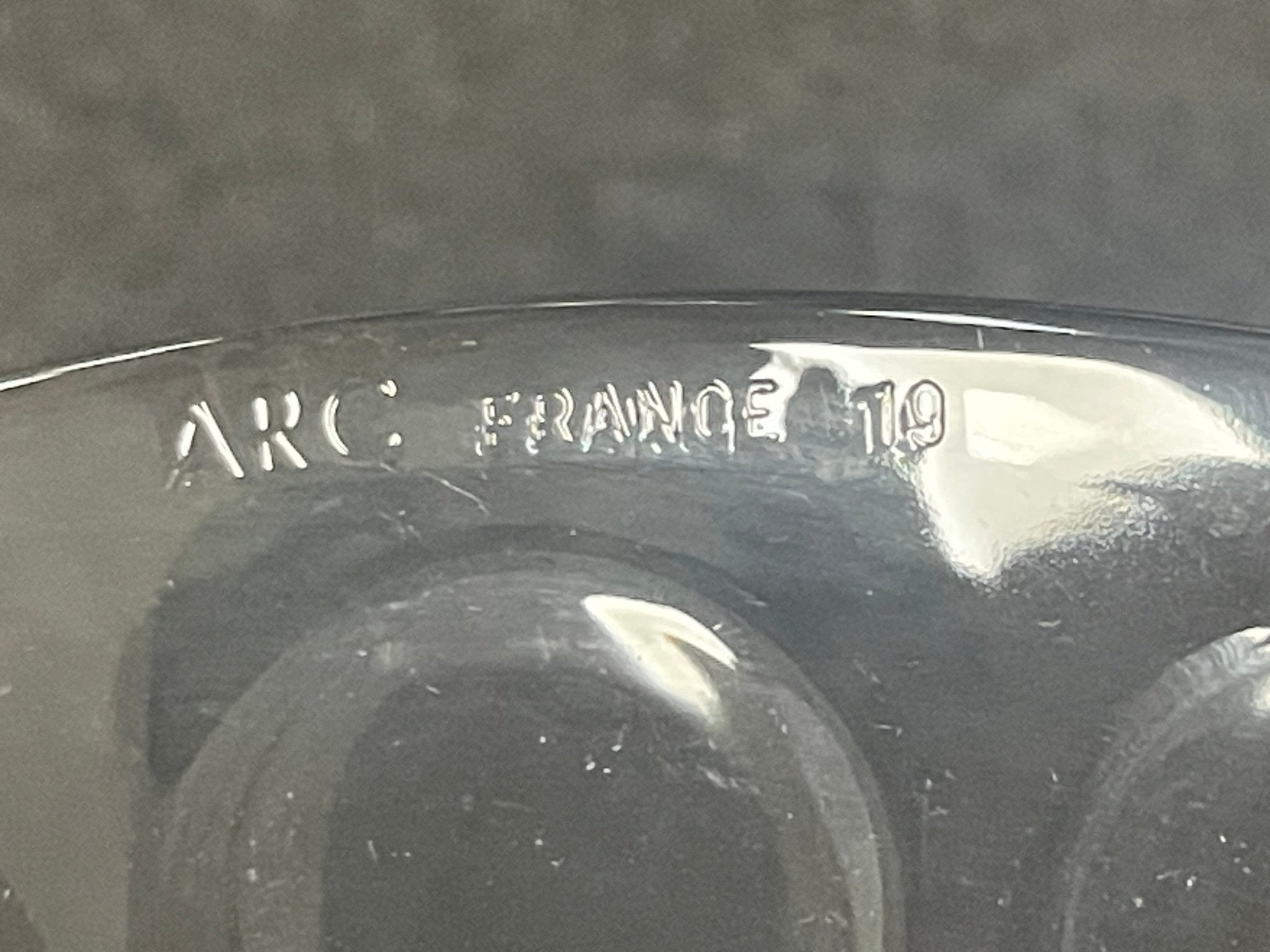 Used Arcoroc 01141 Roc 9 1/8" Clear Dinner Salad Plate Case of 24 - Falcon Restaurant Supply - 3