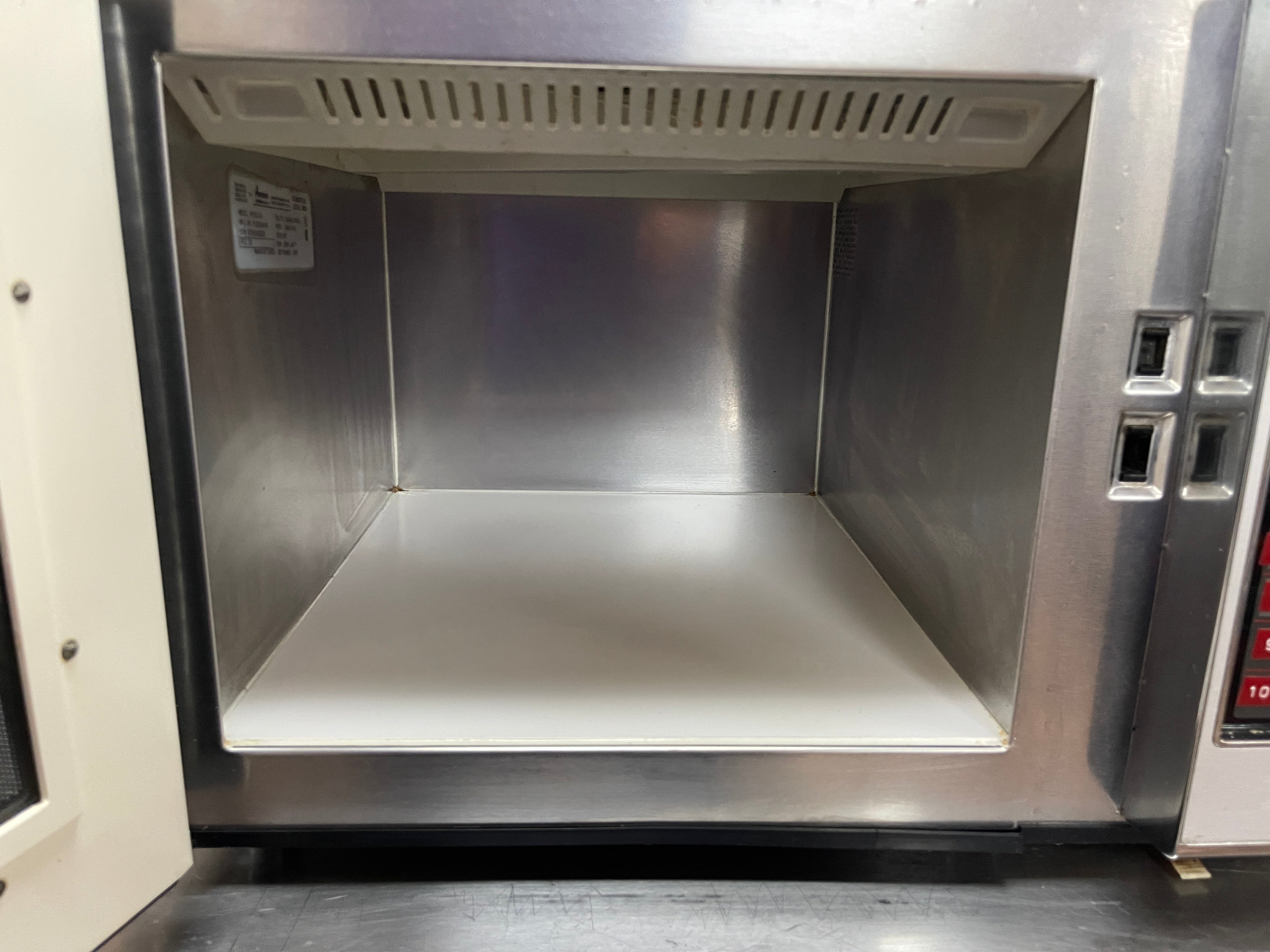 Used Amana RFS11LW Commercial Microwave 110V