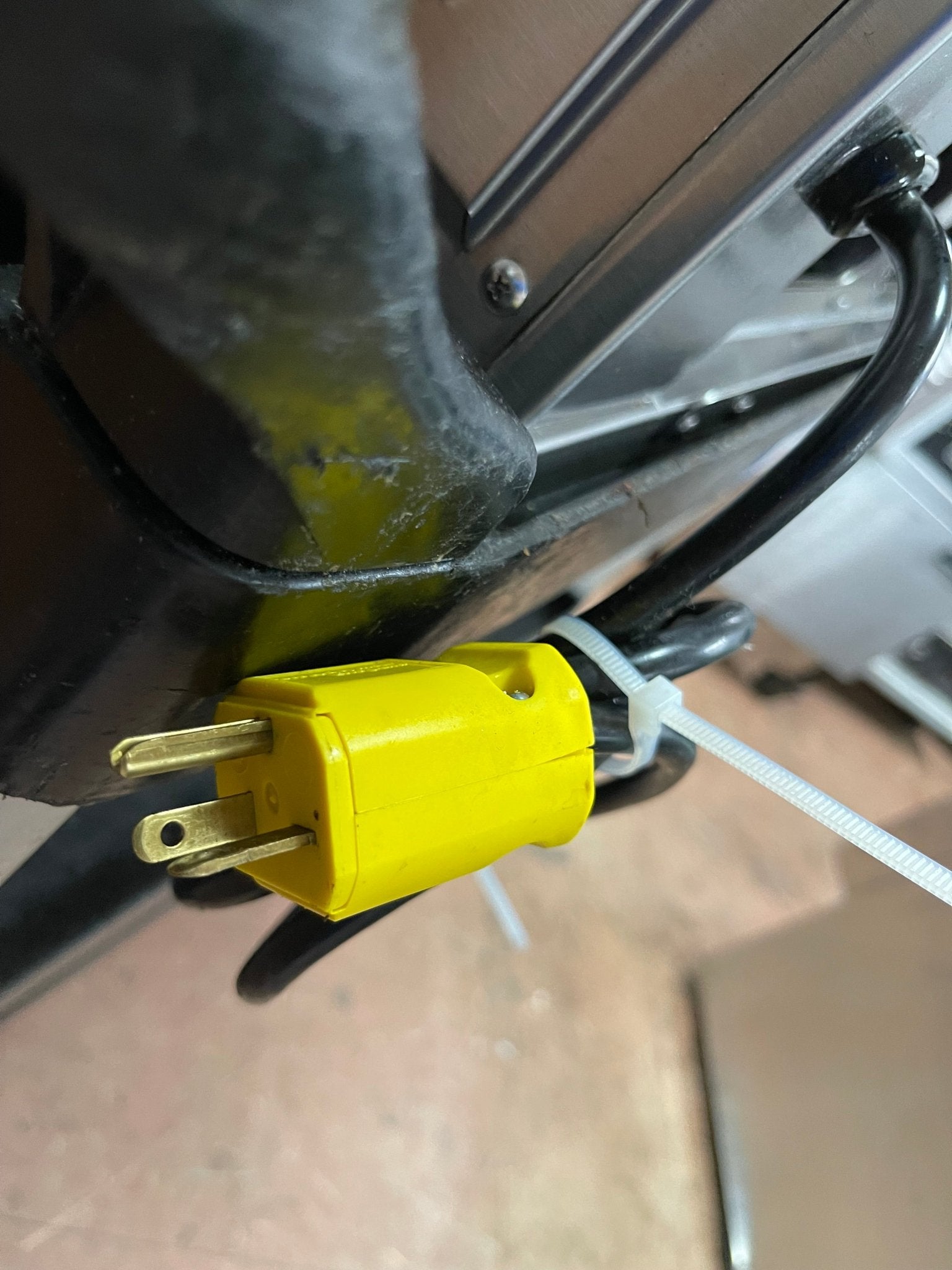 Used DUKE FWM3 - 42 Pass - Through Commercial Food Warmer 208V - Falcon Restaurant Supply - 7