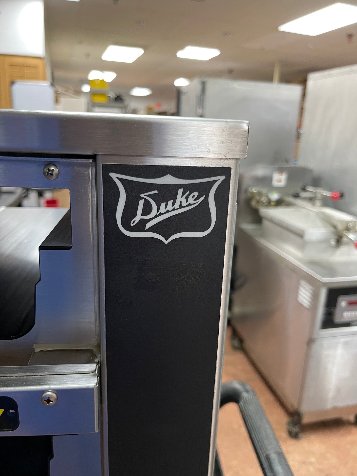 Used DUKE FWM3-42 Pass-Through Commercial Food Warmer 208V