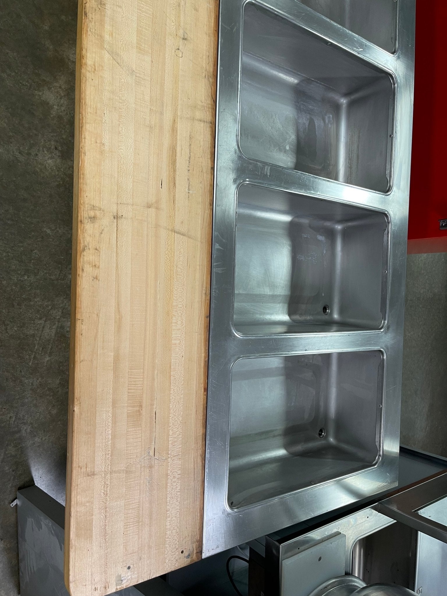 Used Duke E - 6 - CBSS_208/60/1 Thurmaduke Steam Table w/ 6 Wells & Undershelf, 240v - Falcon Restaurant Supply - 9