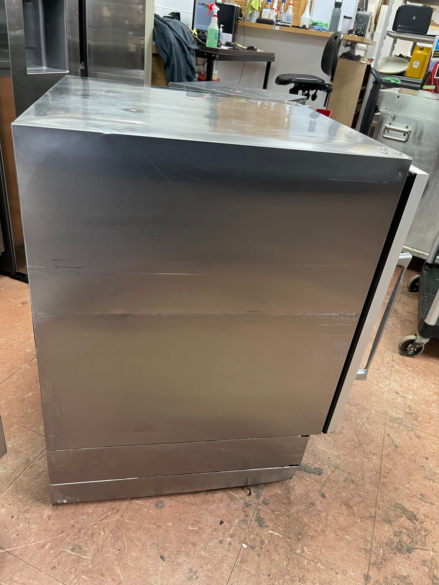 Used Silver King SKF27GB Commercial Glass Door Display Freezer 120V - JS