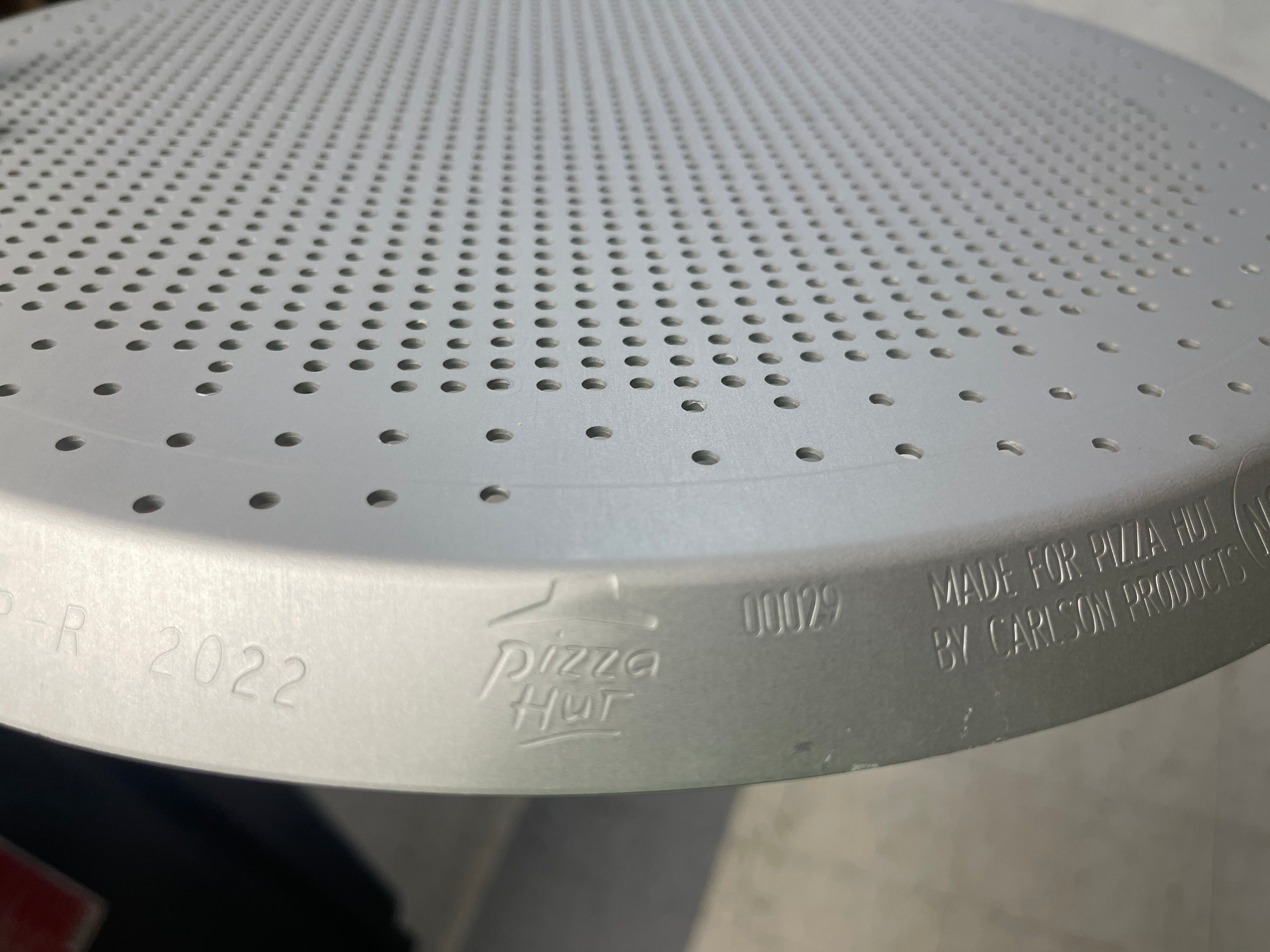 New 15" Carlson Large Perforated Pizza Hut Pizza Pan