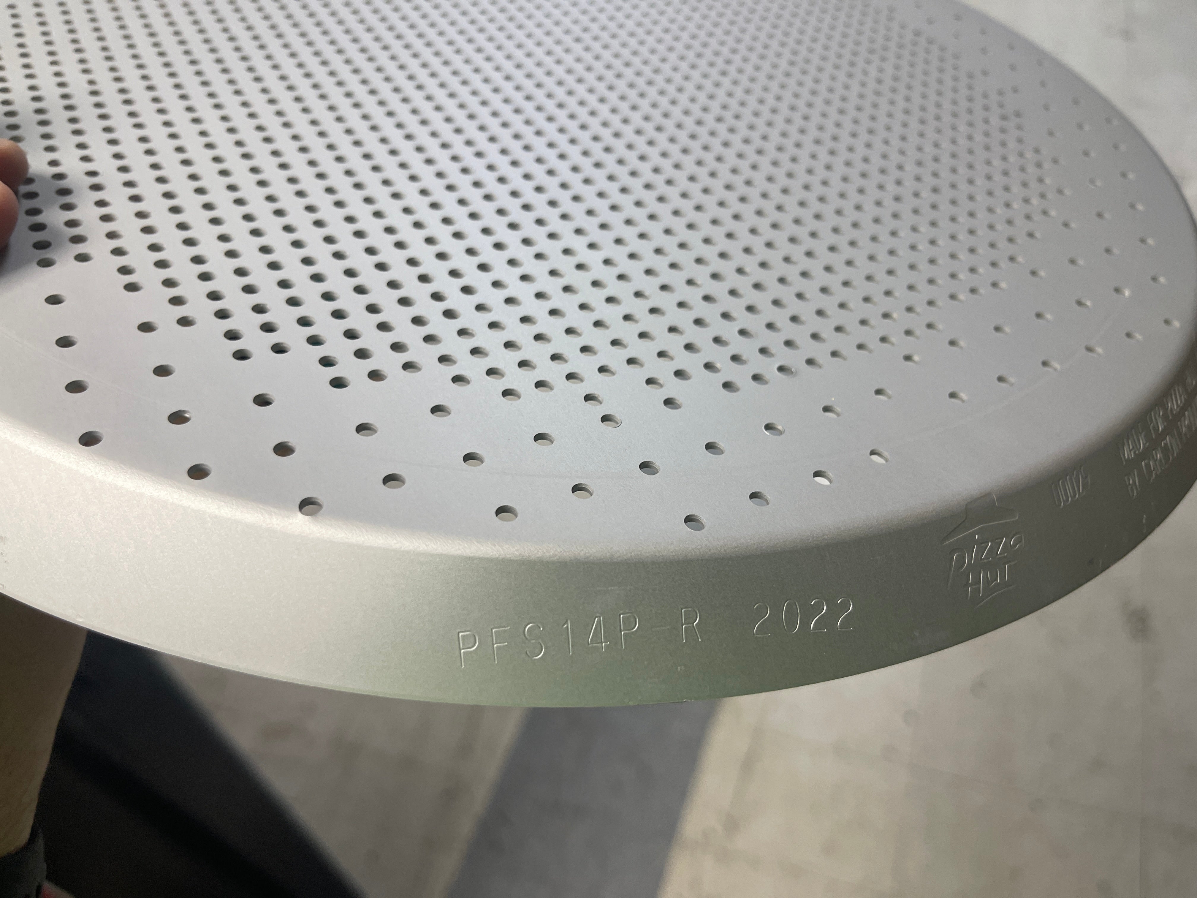 New 15" Carlson Large Perforated Pizza Hut Pizza Pan