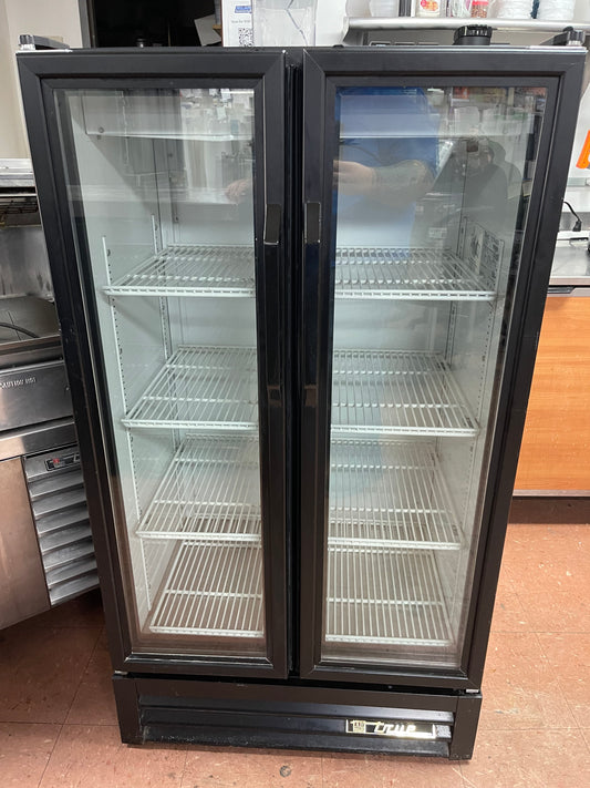 2015 True GDM-30-LD Two Section Glass Door Refrigerator Merchandiser 120V 8440578
