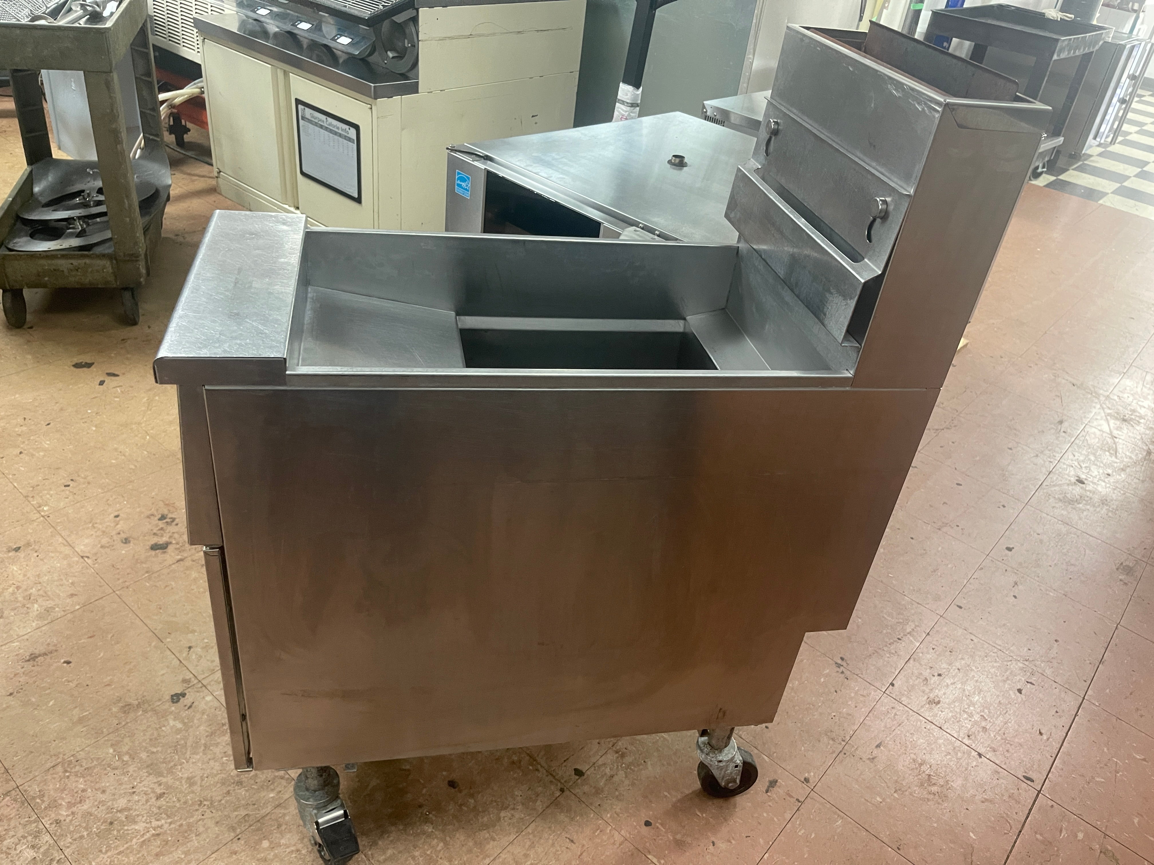 Used Pitco SG14 Natural Gas 40-50 lb. Stainless Steel Floor Fryer - 110,000 BTU