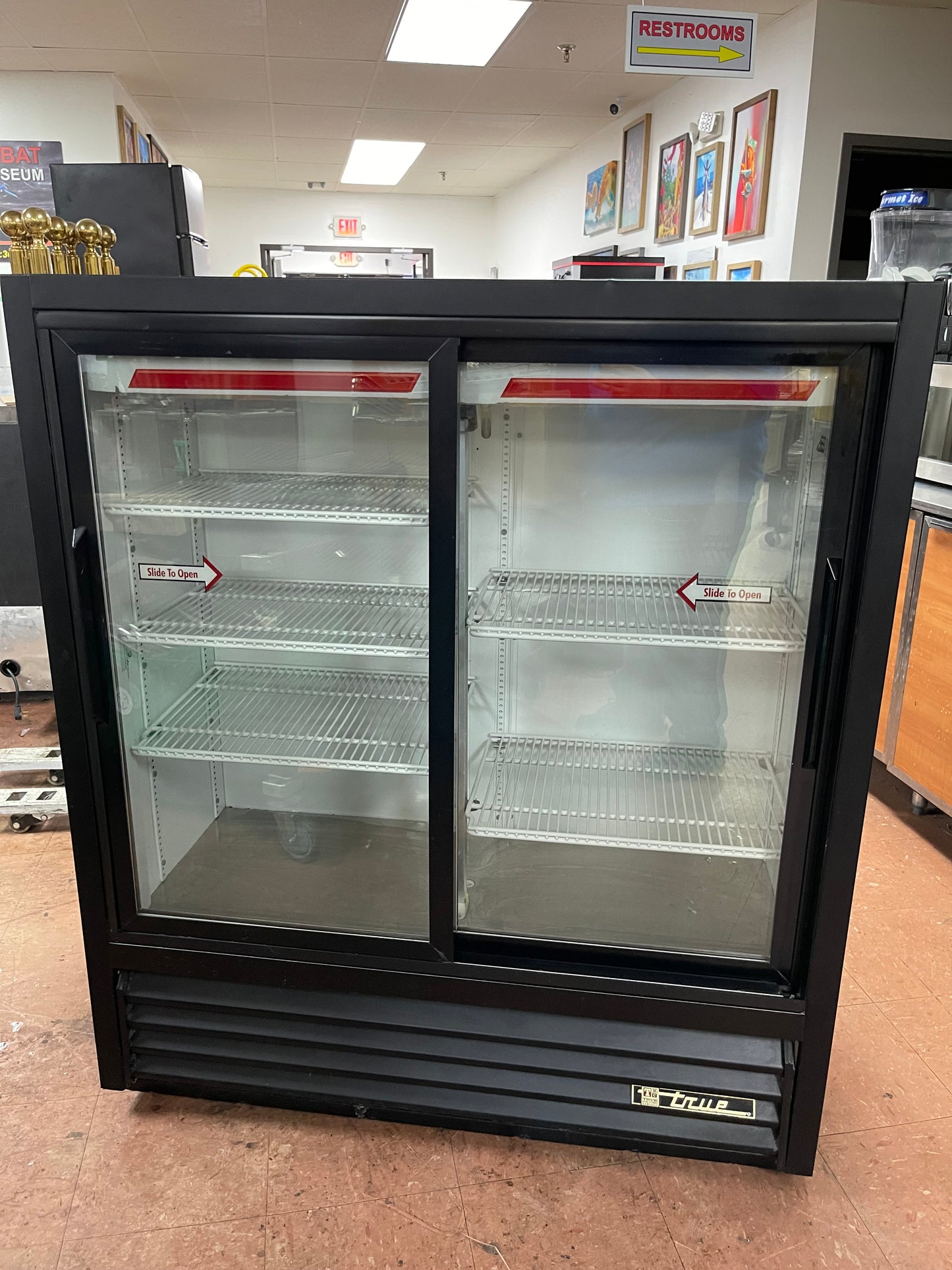 2007 GDM-41SL-54 Glass 2- Sliding Doors Reach-in Merchandising Cooler Refrigerator 4940626