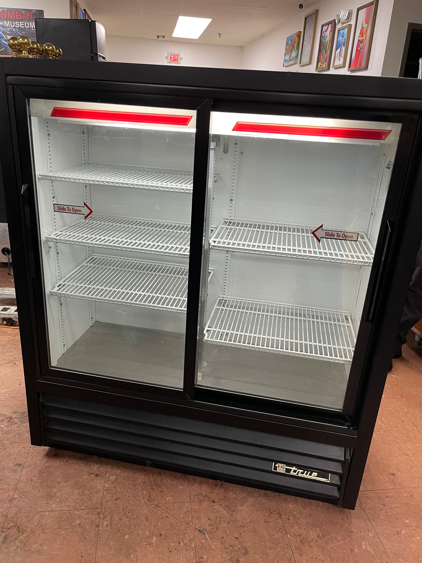 2007 GDM-41SL-54 Glass 2- Sliding Doors Reach-in Merchandising Cooler Refrigerator 4940626