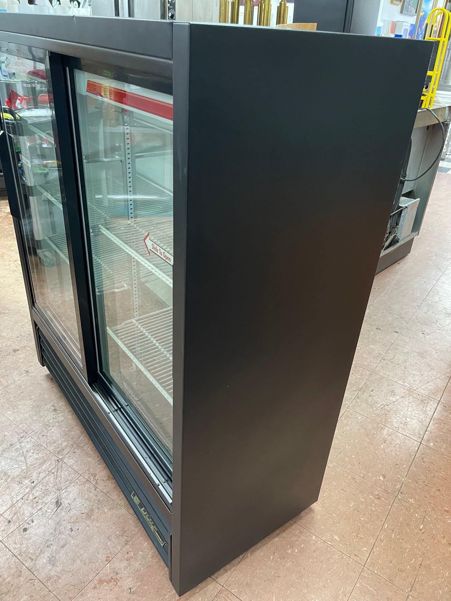 2007 GDM-41SL-54 Glass 2- Sliding Doors Reach-in Merchandising Cooler Refrigerator 4940626