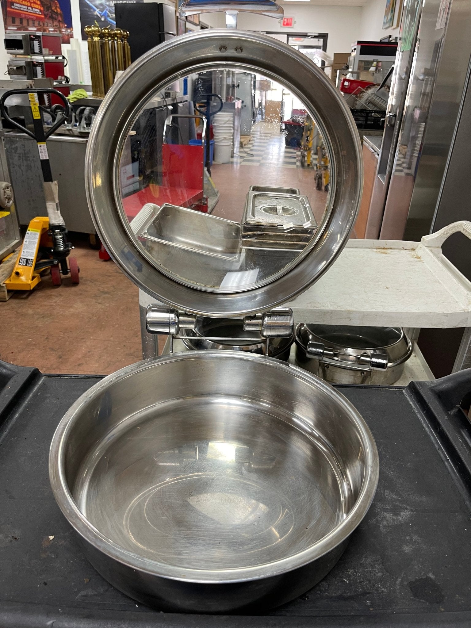 Used Vollrath 46125 6qt Intrigue Glass Top Stainless Steel Round Induction Chafer Pan - Falcon Restaurant Supply - 3