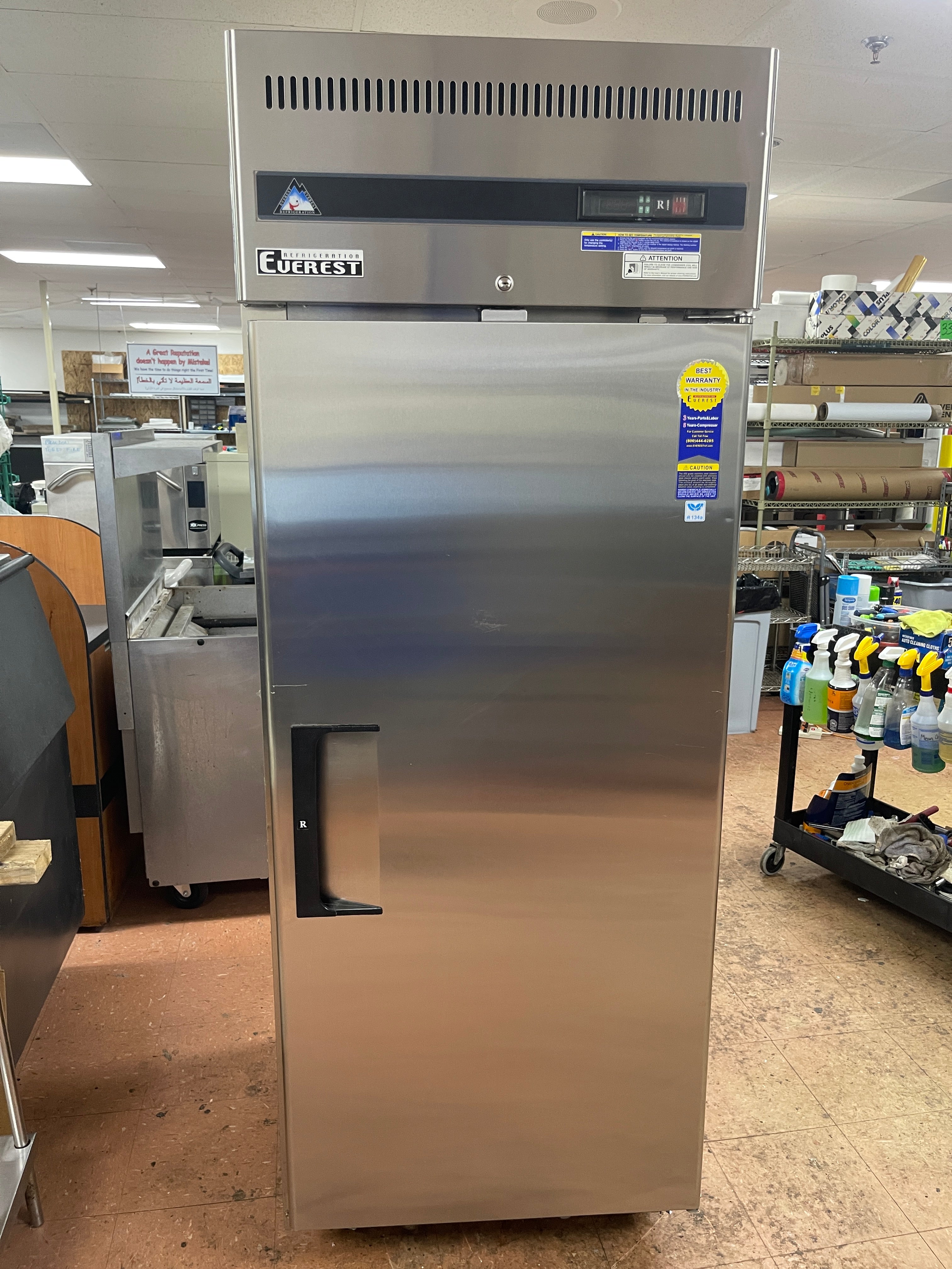 Used Everest ESR1 29.25" 1 Section Solid Door Reach-In Refrigerator As-Is 120V