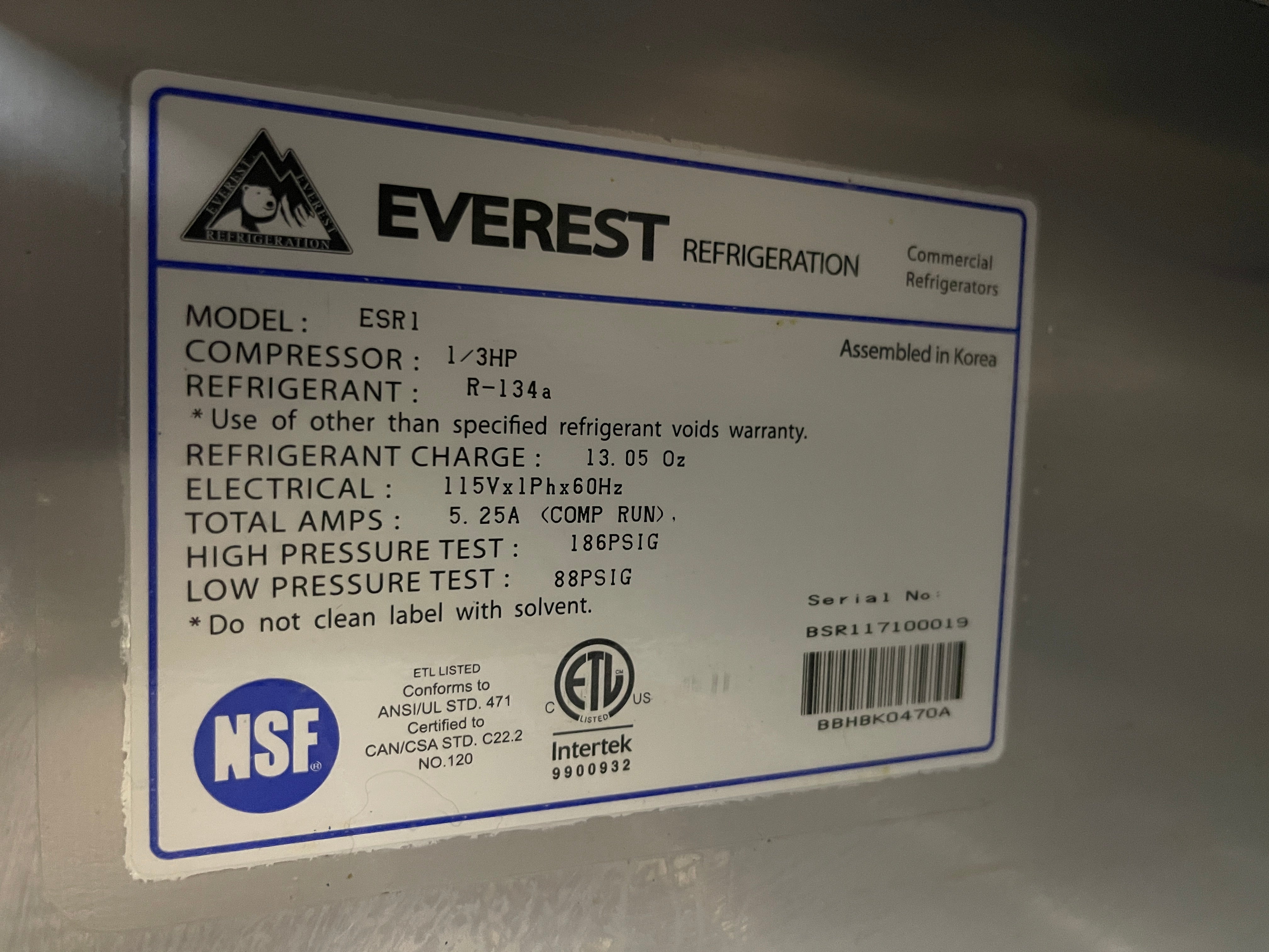 Used Everest ESR1 29.25" 1 Section Solid Door Reach-In Refrigerator As-Is 120V