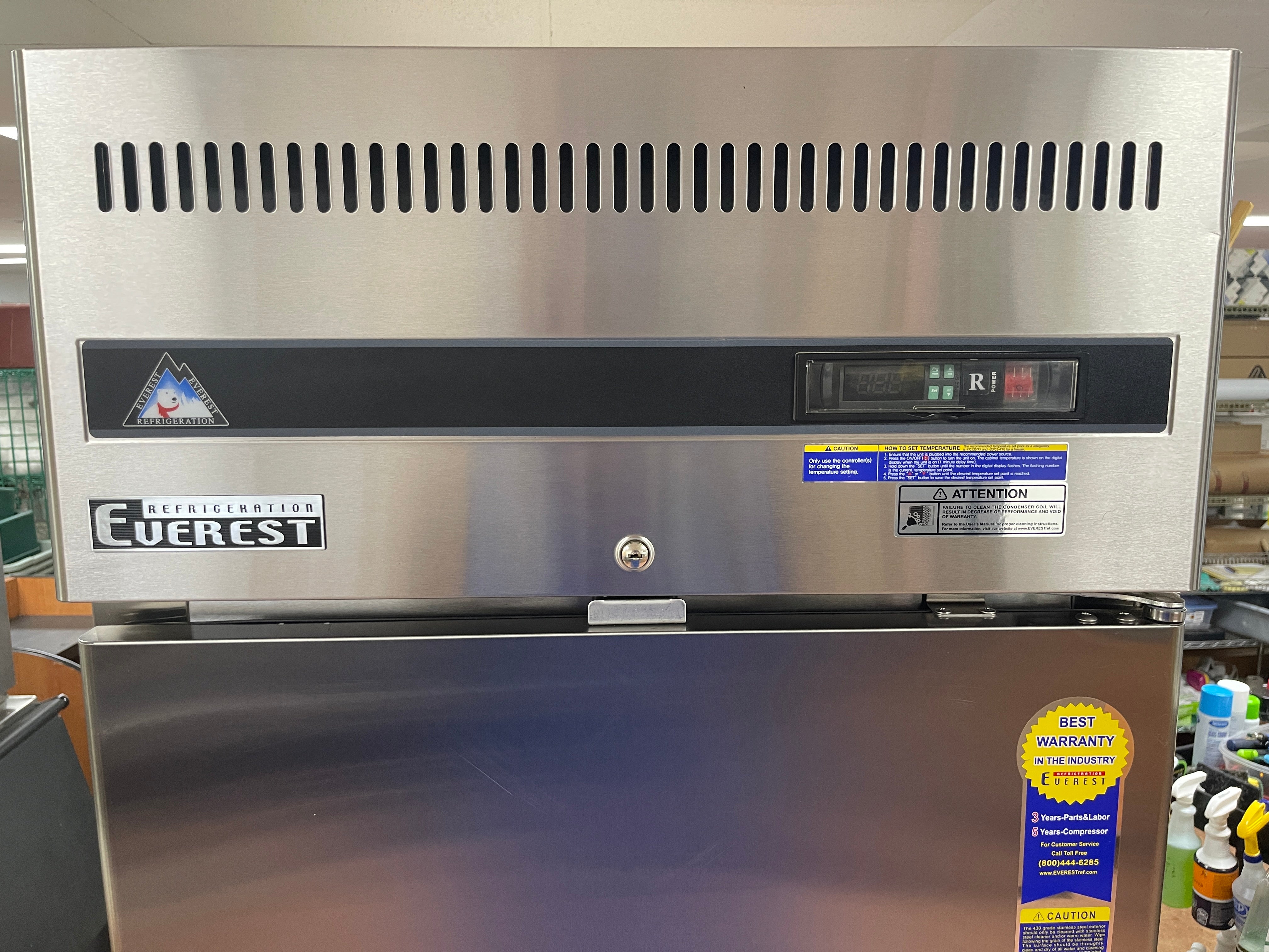 Used Everest ESR1 29.25" 1 Section Solid Door Reach-In Refrigerator As-Is 120V