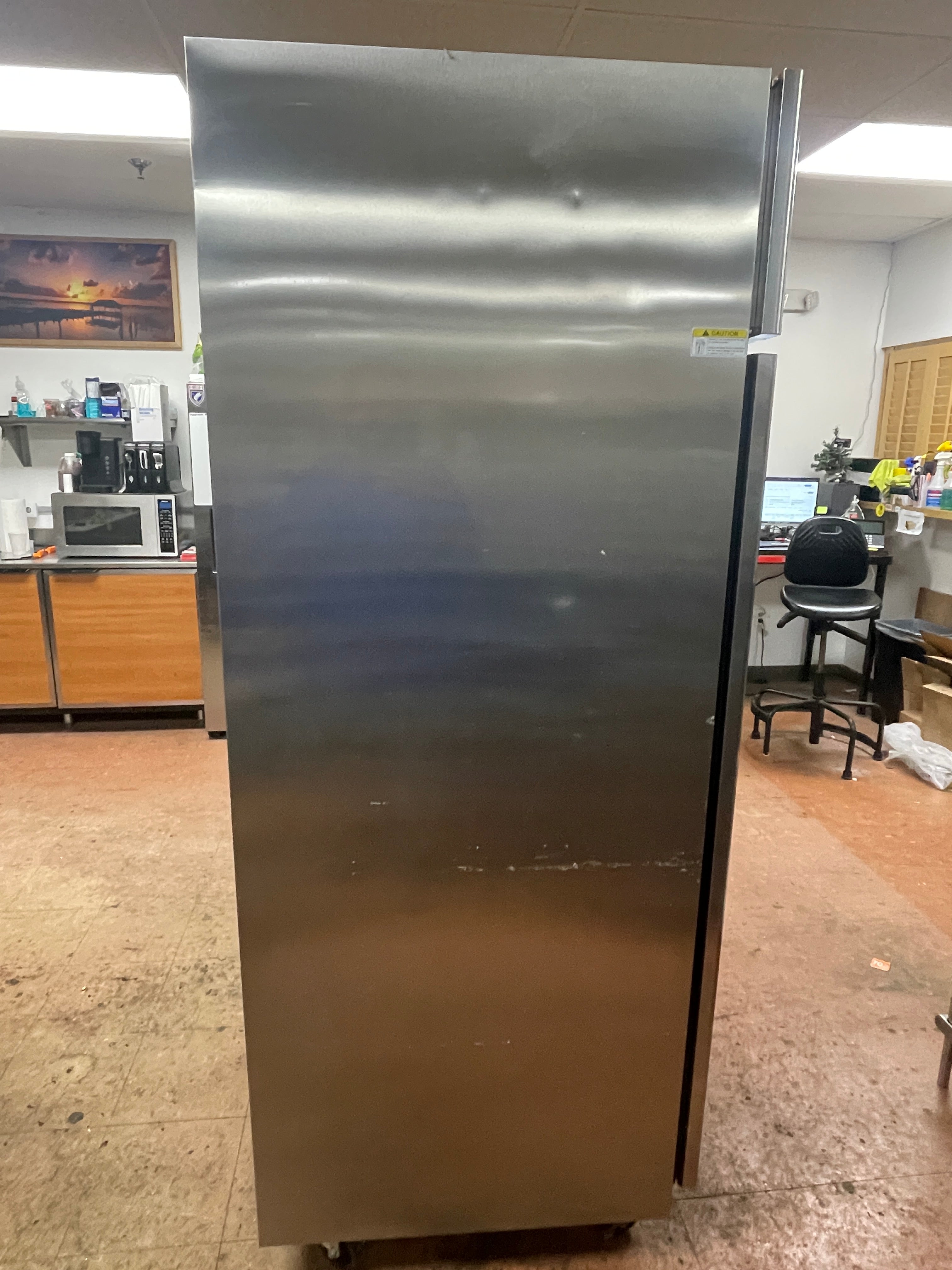 Used Everest ESR1 29.25" 1 Section Solid Door Reach-In Refrigerator As-Is 120V