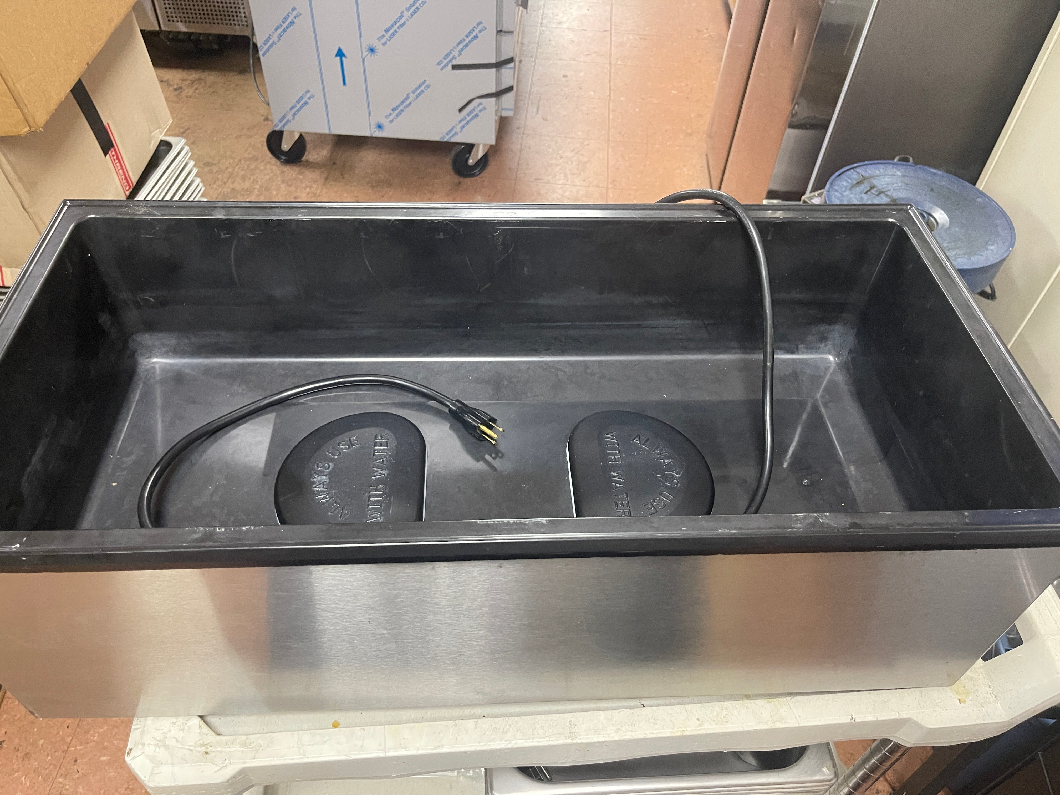 Used Vollrath T43R Heat 'n Serve 4/3 Size Countertop Food Warmer  120V 1600W - WO1