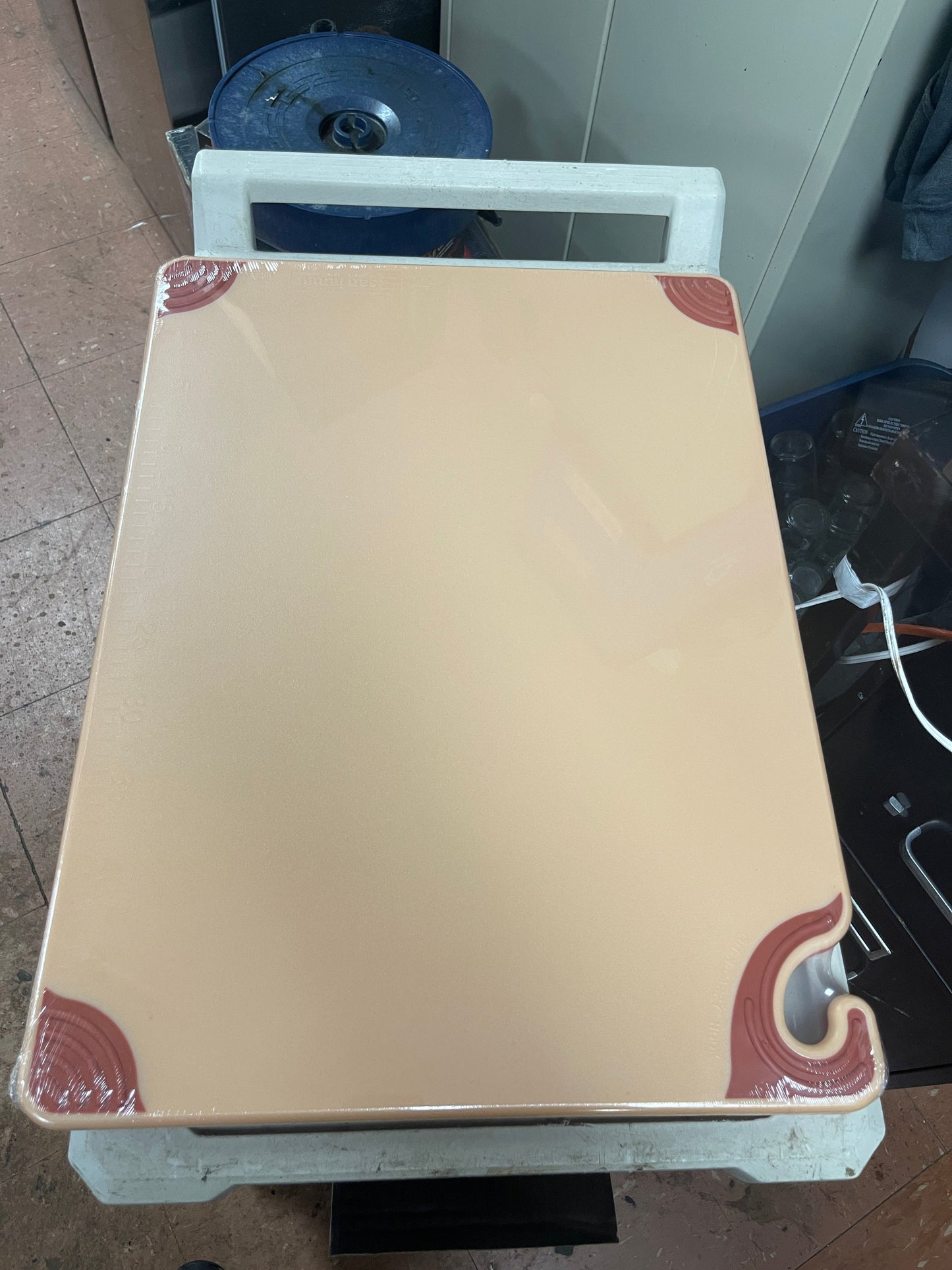 New 18" x 24" San Jamar CBG1824 Cutting Board with Hook - WO1