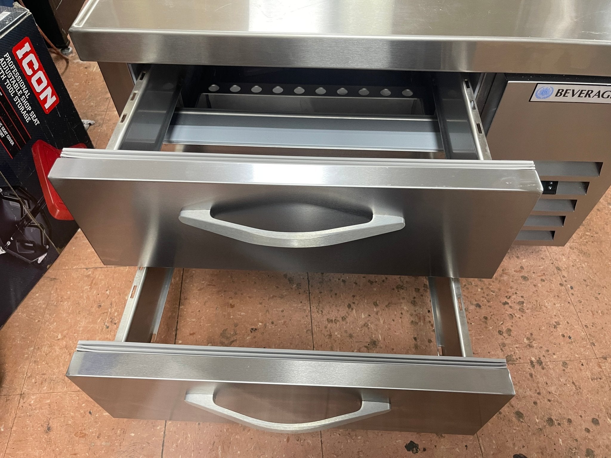 Used 36" Beverage - Air WTRCS36HC 2 Drawer Refrigerated Chef Base 115V - WO1 - Falcon Restaurant Supply - 5