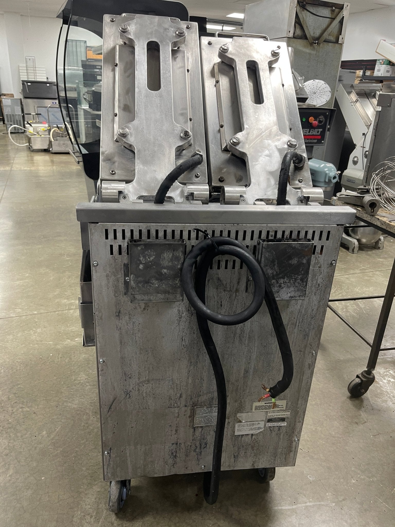 Used Garland XG24 Natural Gas Two Platen Clamshell Griddle 208V - Falcon Restaurant Supply - 3