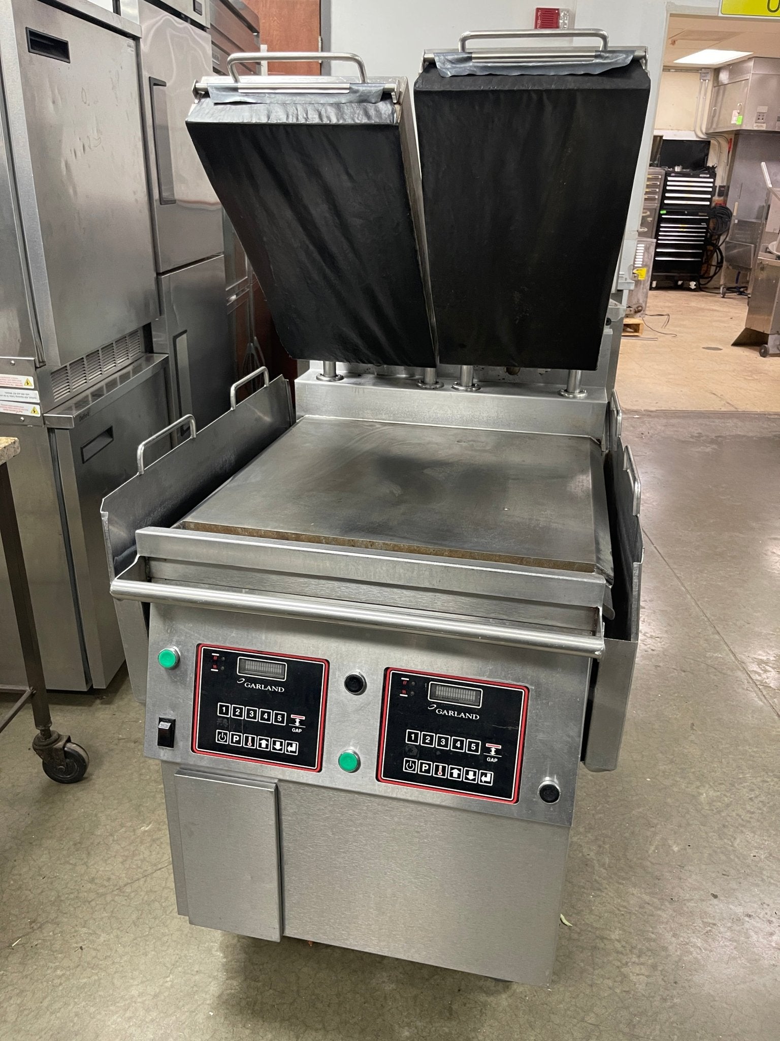 Used Garland XG24 Natural Gas Two Platen Clamshell Griddle 208V - Falcon Restaurant Supply - 1