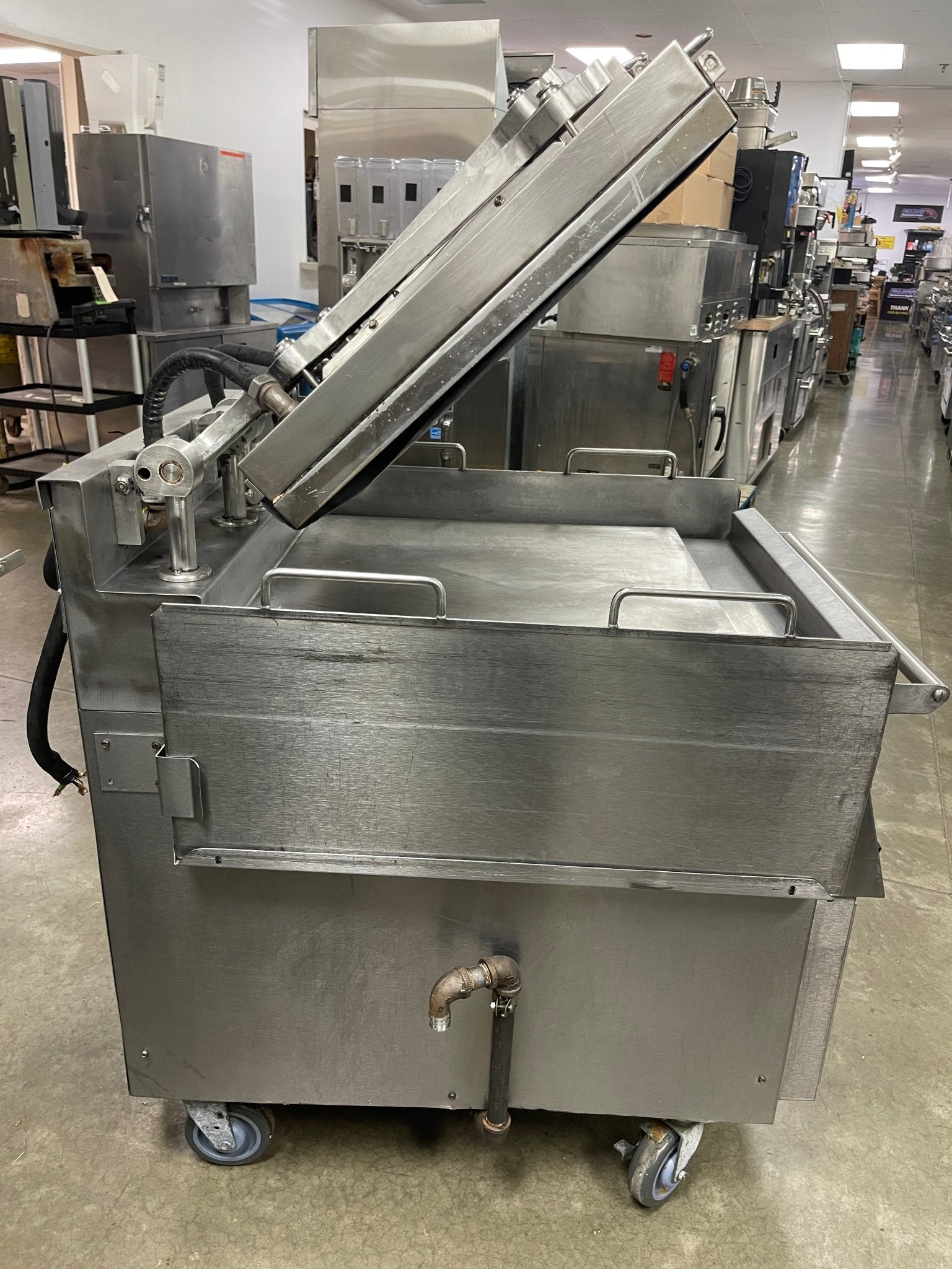 Used Garland XG24 Natural Gas Two Platen Clamshell Griddle 208V - Falcon Restaurant Supply - 7