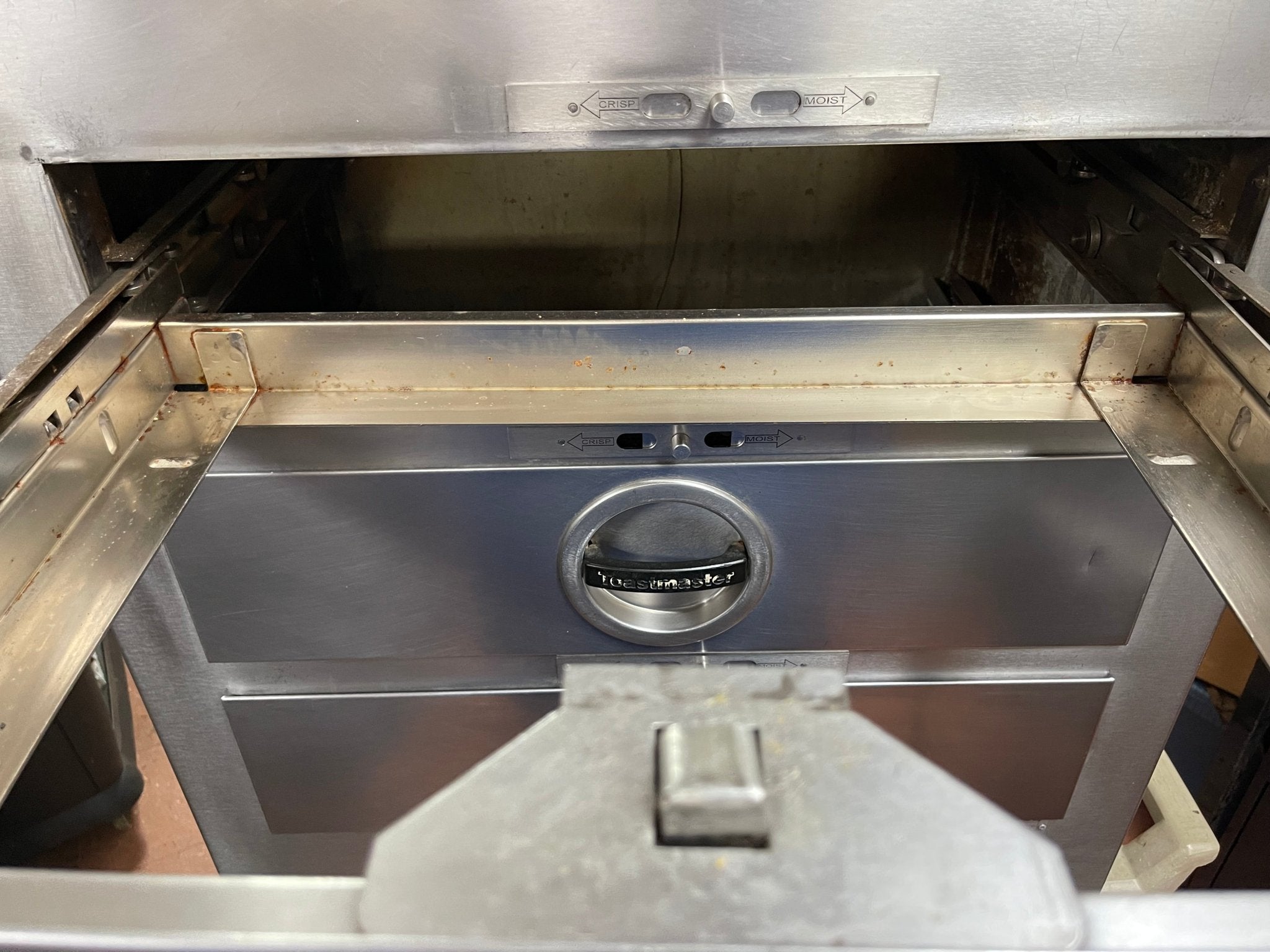 Used Toastmaster 3C80A 29 - Inch Built - In Commercial 3 - Drawer Chip Food Warmer 120V - Falcon Restaurant Supply - 10