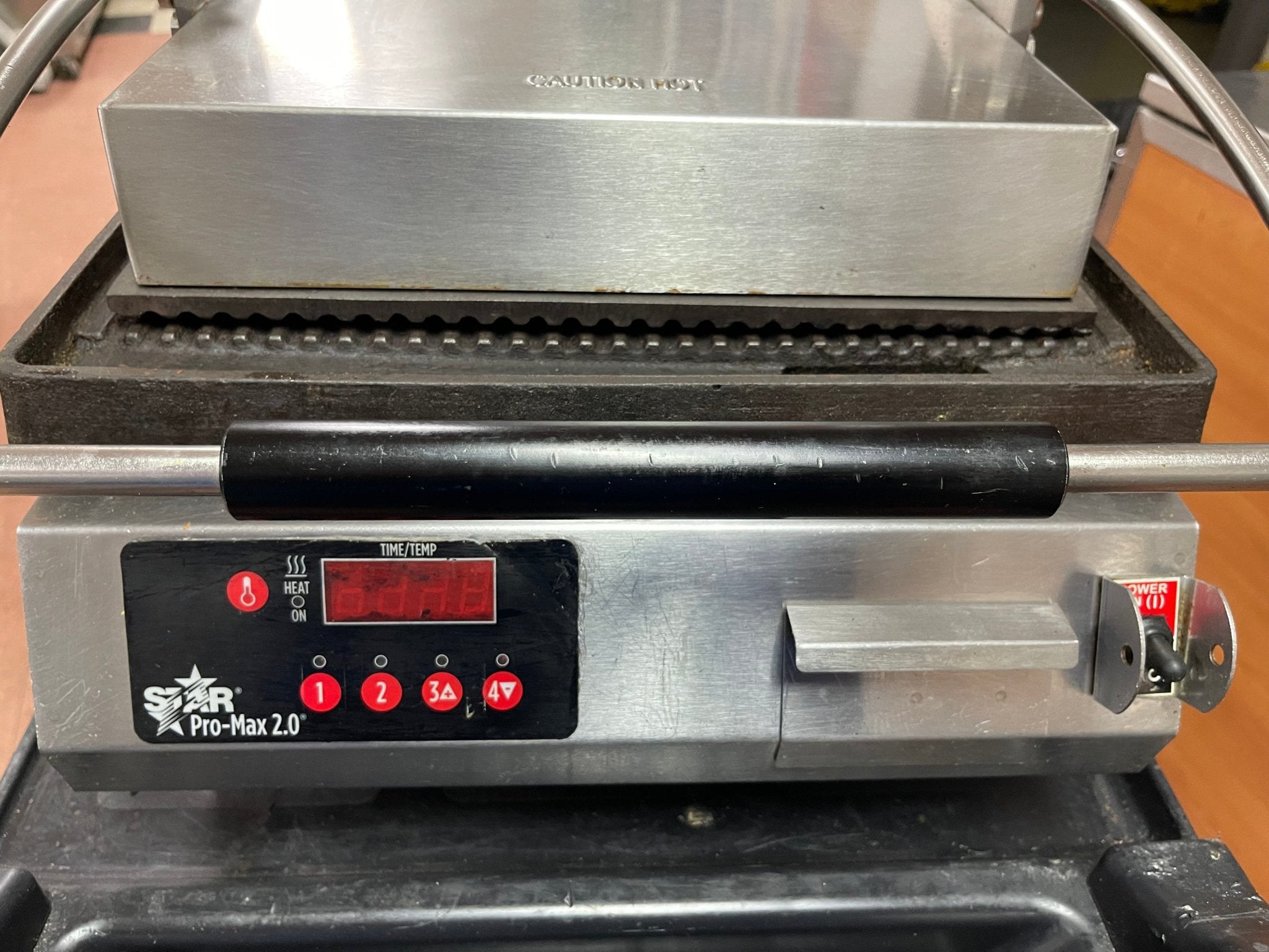 Used Star FGT141 E Pro - Max 2.0® Sandwich Grill Grooved Panini Press 220V - Falcon Restaurant Supply - 3