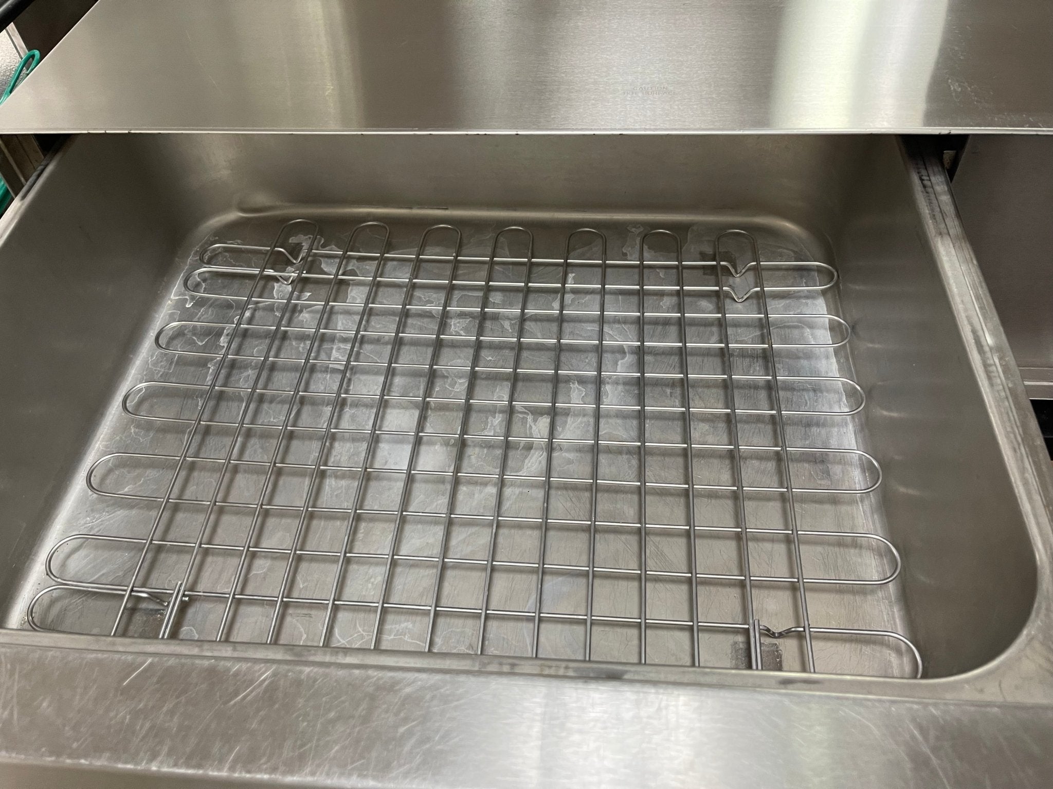 Used APW Wyott BW - 50 Hot Dog Bun Warmer Steamer 120V - Falcon Restaurant Supply - 3