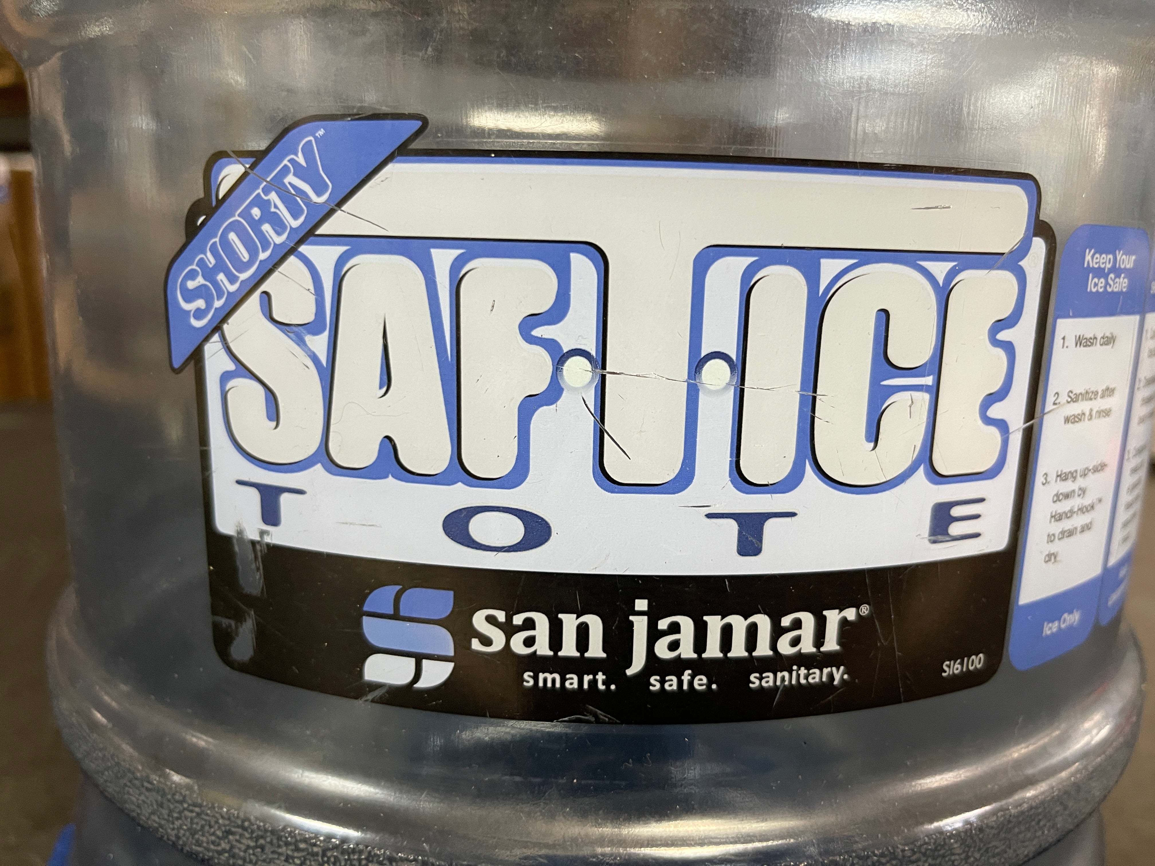 Used San Jamar SI6100 Shorty Saf-T-Ice 5 Gallon Polycarbonate Ice Tote - JD