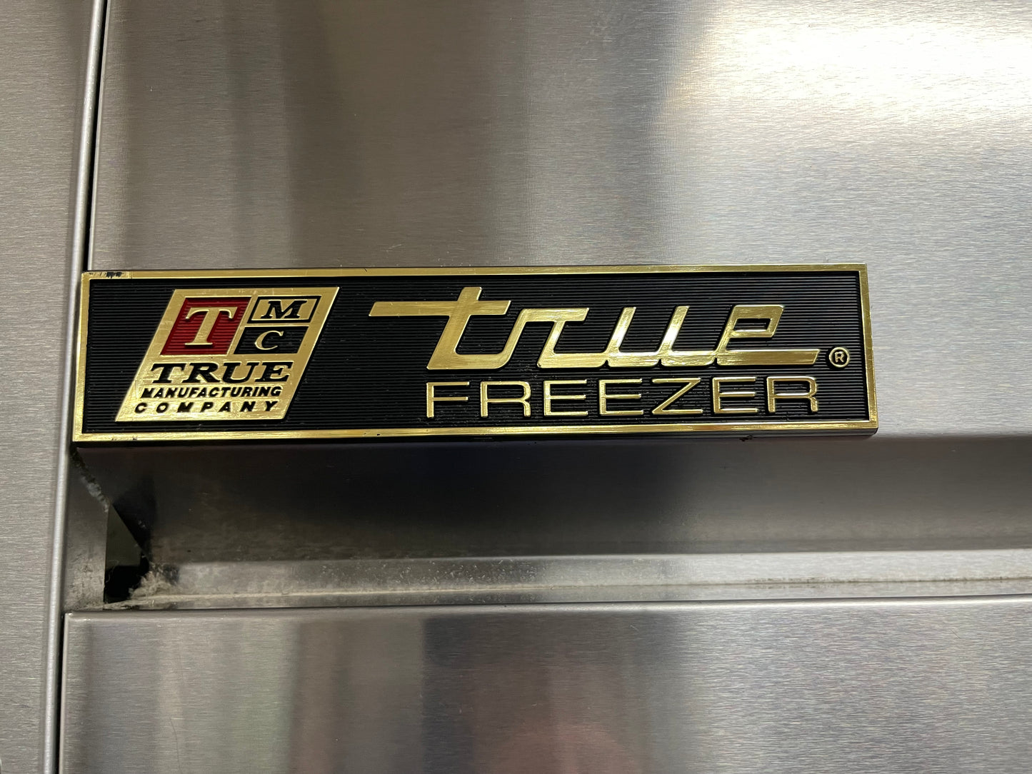 2012 True TG2F-2S 53" Two Section Reach In Freezer 120V SB 7375378