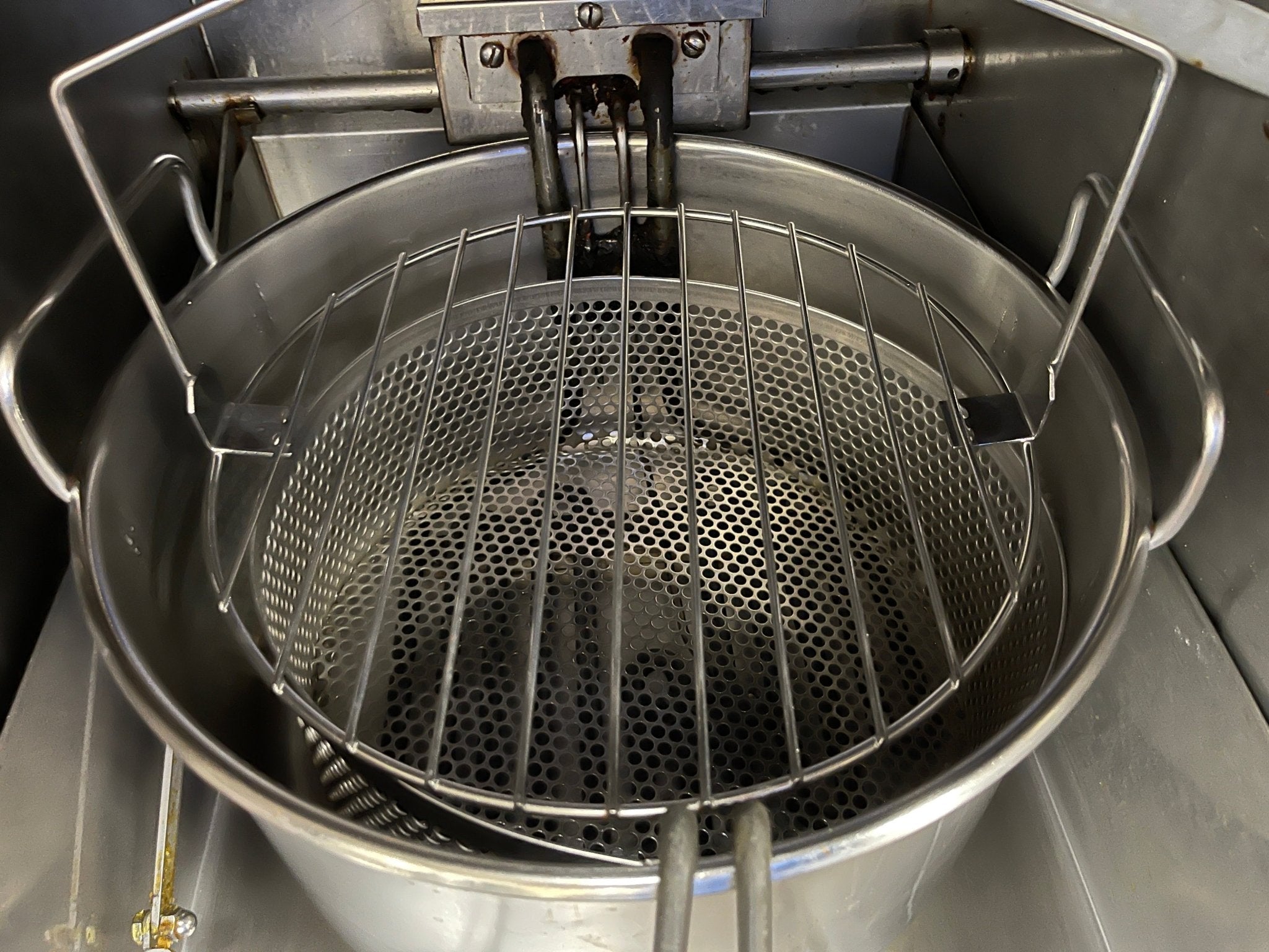 Used Broaster VF - 3i SmartTouch 21lb Ventless Fryer with ANSUL System 120/208V 1PH - Falcon Restaurant Supply - 4