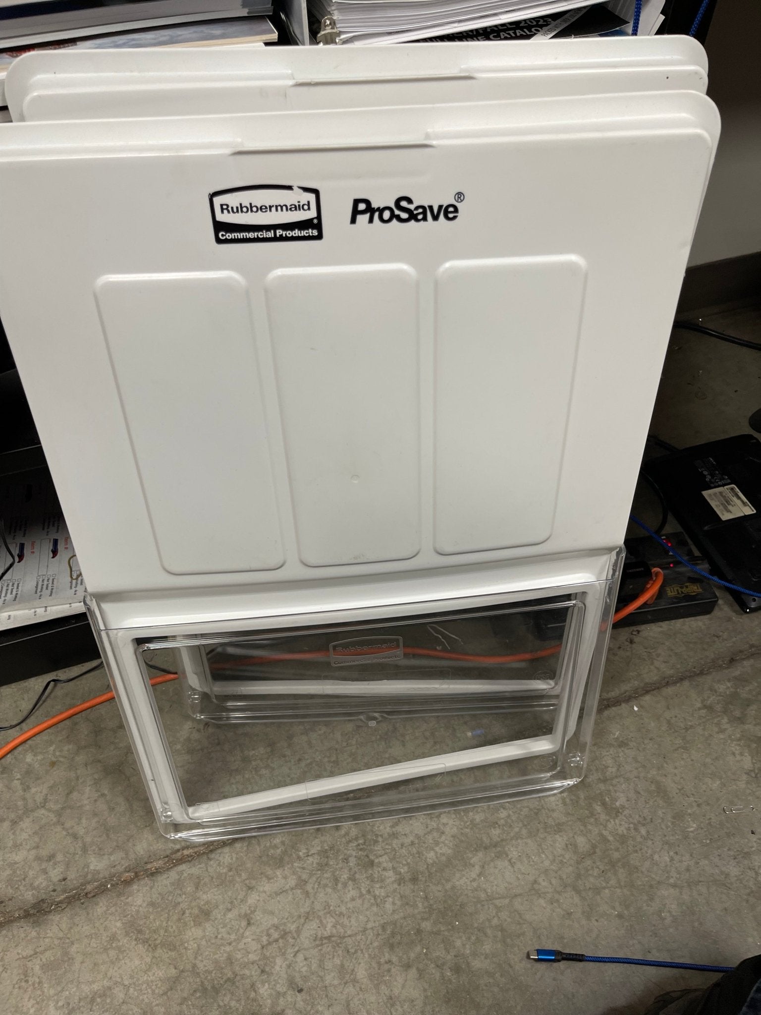 New Rubbermaid FOOD BOX PROSAVE® SLIDING LID FOR 26" X 18" CLEAR - Falcon Restaurant Supply - 1